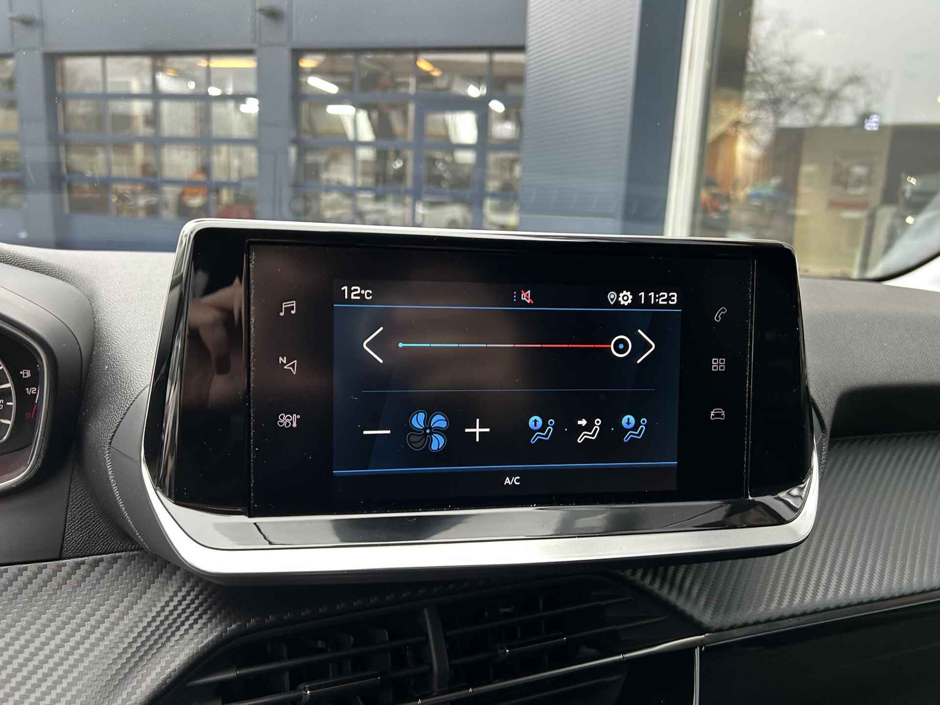 Peugeot 208 1.2 Active Pack | Lichtmetaal | Navigatie via Telefoon | DAB | Airco | Apple Carplay & Android Auto | Parkeersensoren | Cruise Control | Elektrisch Pakket | LED Dagrijverlichting . - 13/44