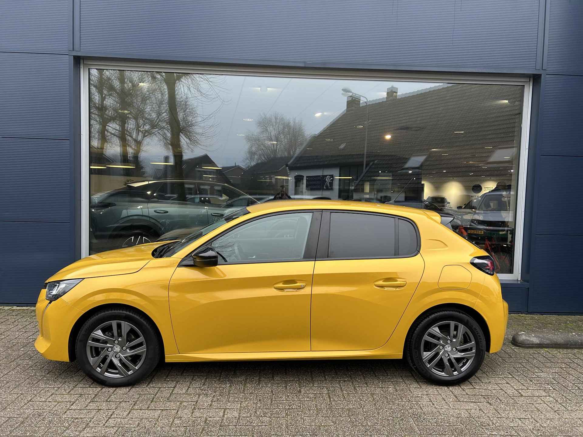 Peugeot 208 1.2 Active Pack | Lichtmetaal | Navigatie via Telefoon | DAB | Airco | Apple Carplay & Android Auto | Parkeersensoren | Cruise Control | Elektrisch Pakket | LED Dagrijverlichting . - 19/44