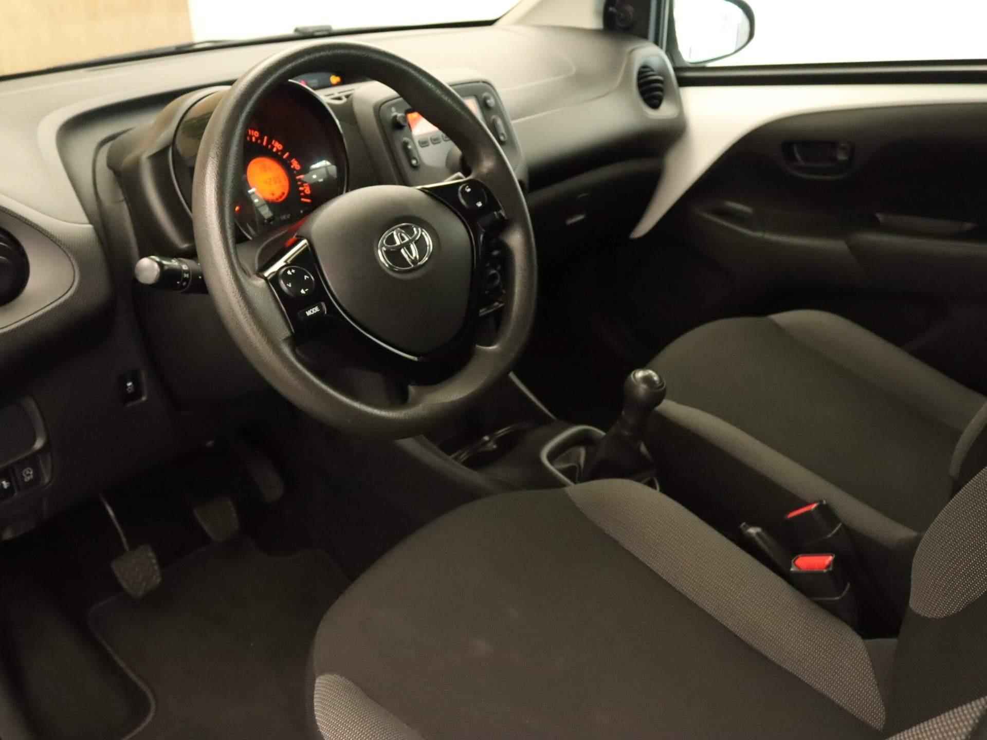 Toyota Aygo 1.0 VVT-i x-fun - ORIGINEEL NEDERLANDSE AUTO - AIRCO - BLUETOOTH - SNELHEIDSBEGRENZER - AUDIO AF FABRIEK - ELEKTRISCHE RAMEN VOOR - CENTRALE DEURVERGRENDELING MET AFSTANDSBEDIENING - 3/31