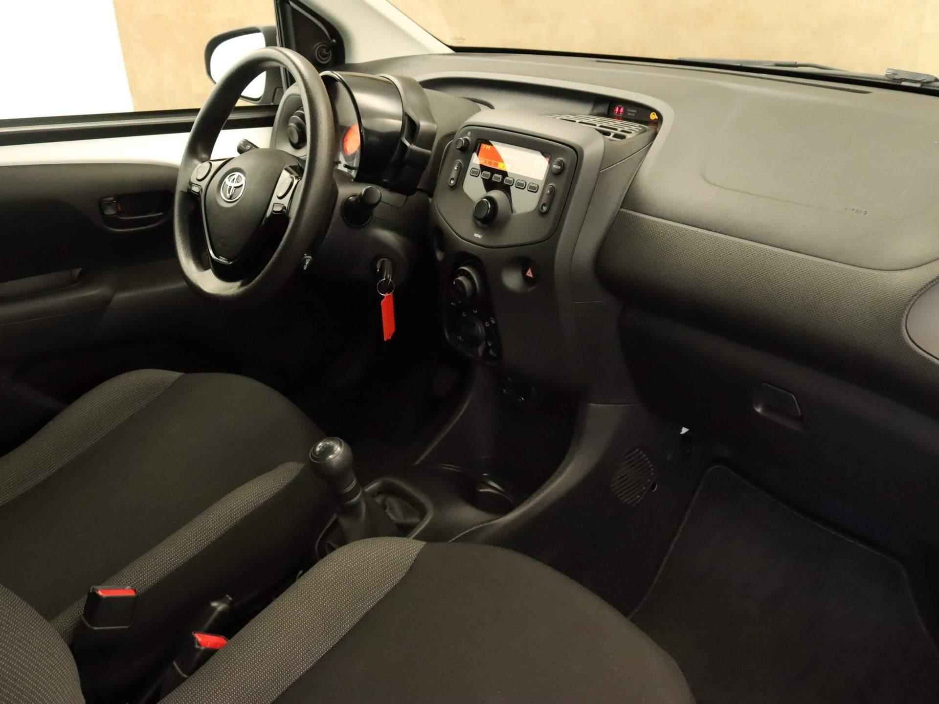 Toyota Aygo 1.0 VVT-i x-fun - ORIGINEEL NEDERLANDSE AUTO - AIRCO - BLUETOOTH - SNELHEIDSBEGRENZER - AUDIO AF FABRIEK - ELEKTRISCHE RAMEN VOOR - CENTRALE DEURVERGRENDELING MET AFSTANDSBEDIENING - 5/31