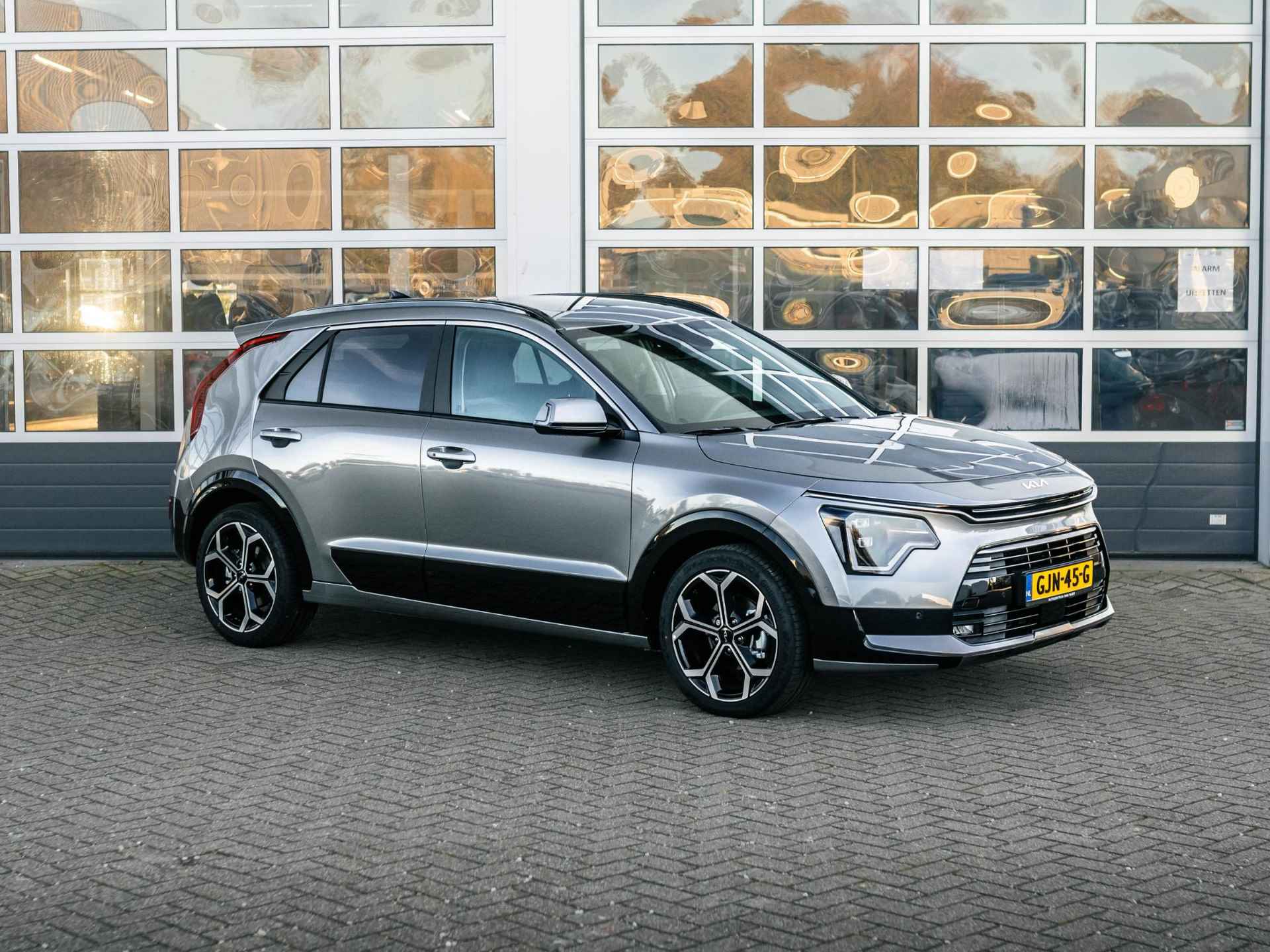 Kia Niro 1.6 GDi Hybrid ExecutiveLine Beschikbaar in overleg l Lederen interieur l Stoel ventilatie l Schuif kantel dak l - 3/26