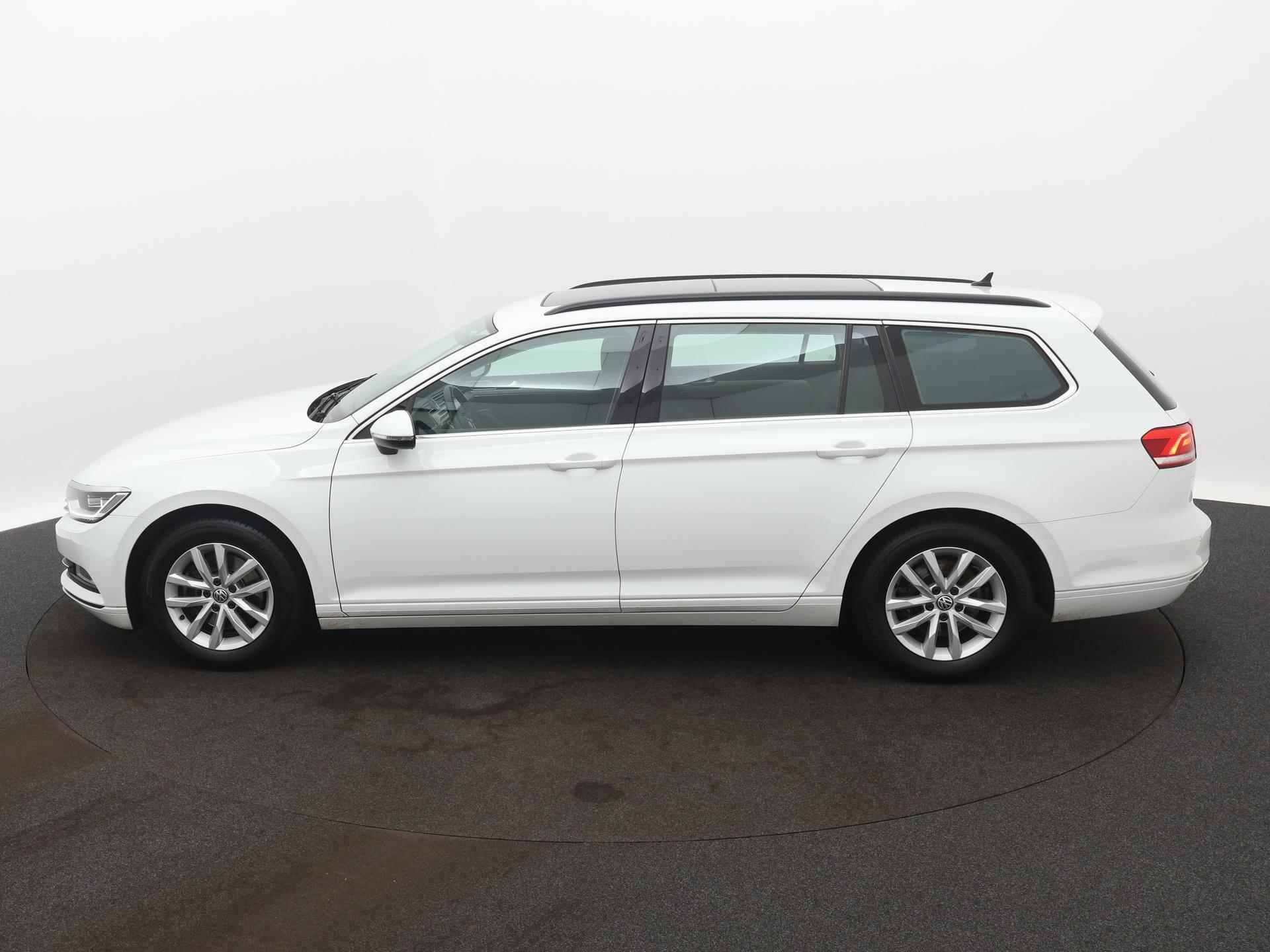 Volkswagen Passat Variant 1.4 TSI ACT Connected Series Plus 150 PK | Navigatie | Panoramadak | Parkeersensoren | Stoelverwarming | Digital Cockpit | Elektr. verstelbare voorstoelen | Climatronic | Trekhaak | - 3/23