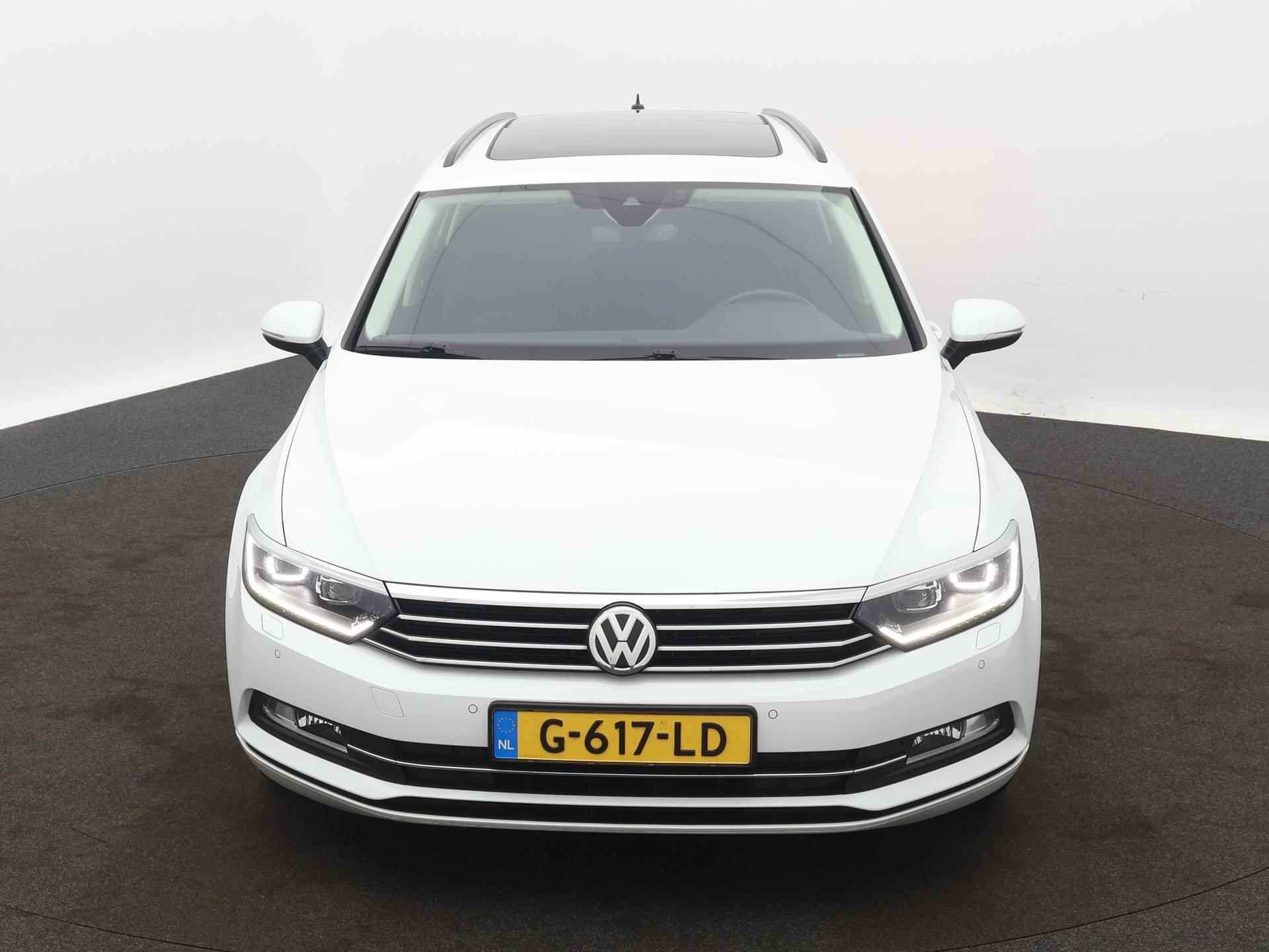 Volkswagen Passat Variant 1.4 TSI ACT Connected Series Plus 150 PK | Navigatie | Panoramadak | Parkeersensoren | Stoelverwarming | Digital Cockpit | Elektr. verstelbare voorstoelen | Climatronic | Trekhaak | - 6/23