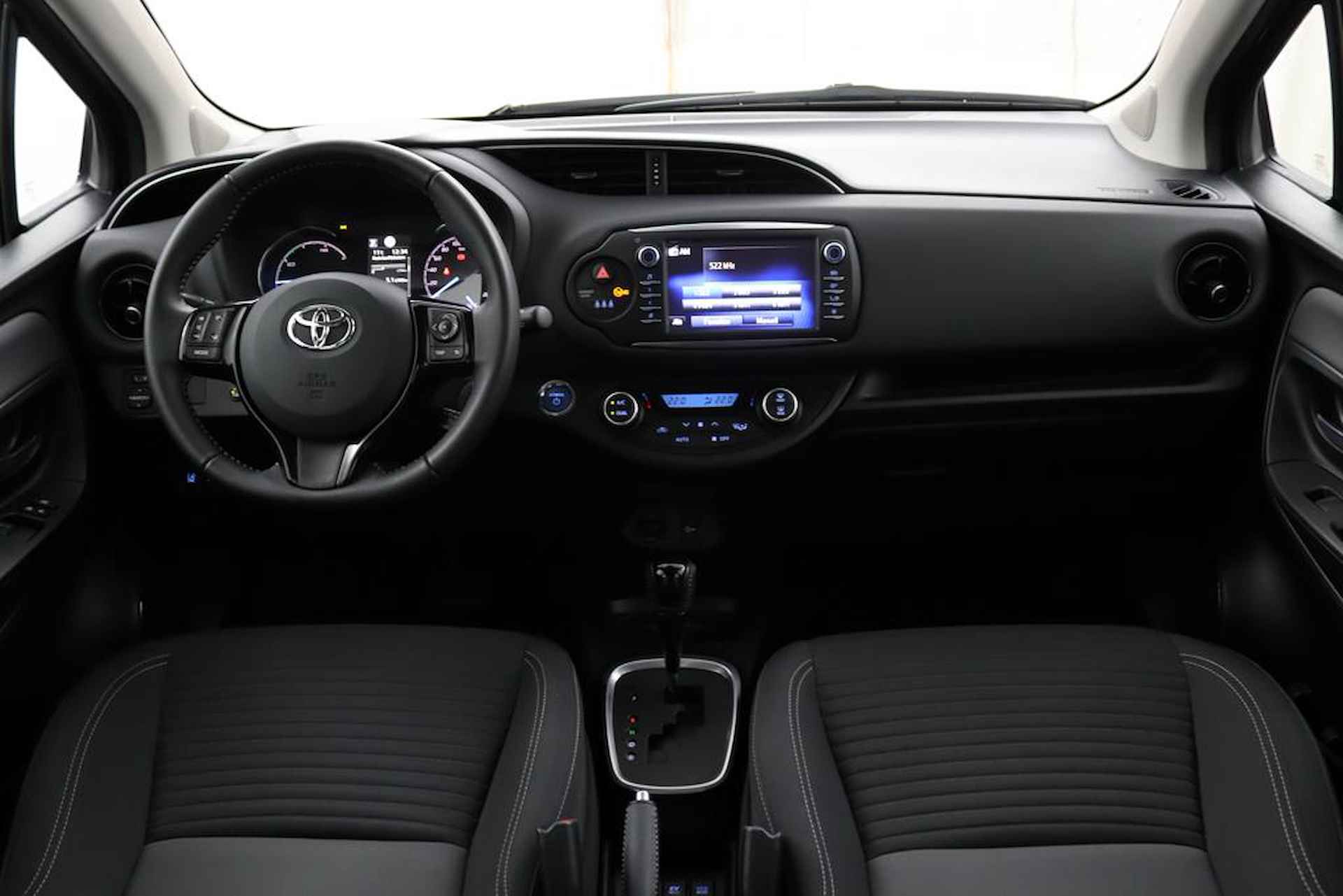 Toyota Yaris 1.5 Hybrid Design | Parkeersensoren Voor en Achter | Stoelverwarming | Cruise Control | Achteruitrijcamera | Led Verlichting | Parelmoer Rood | - 11/48