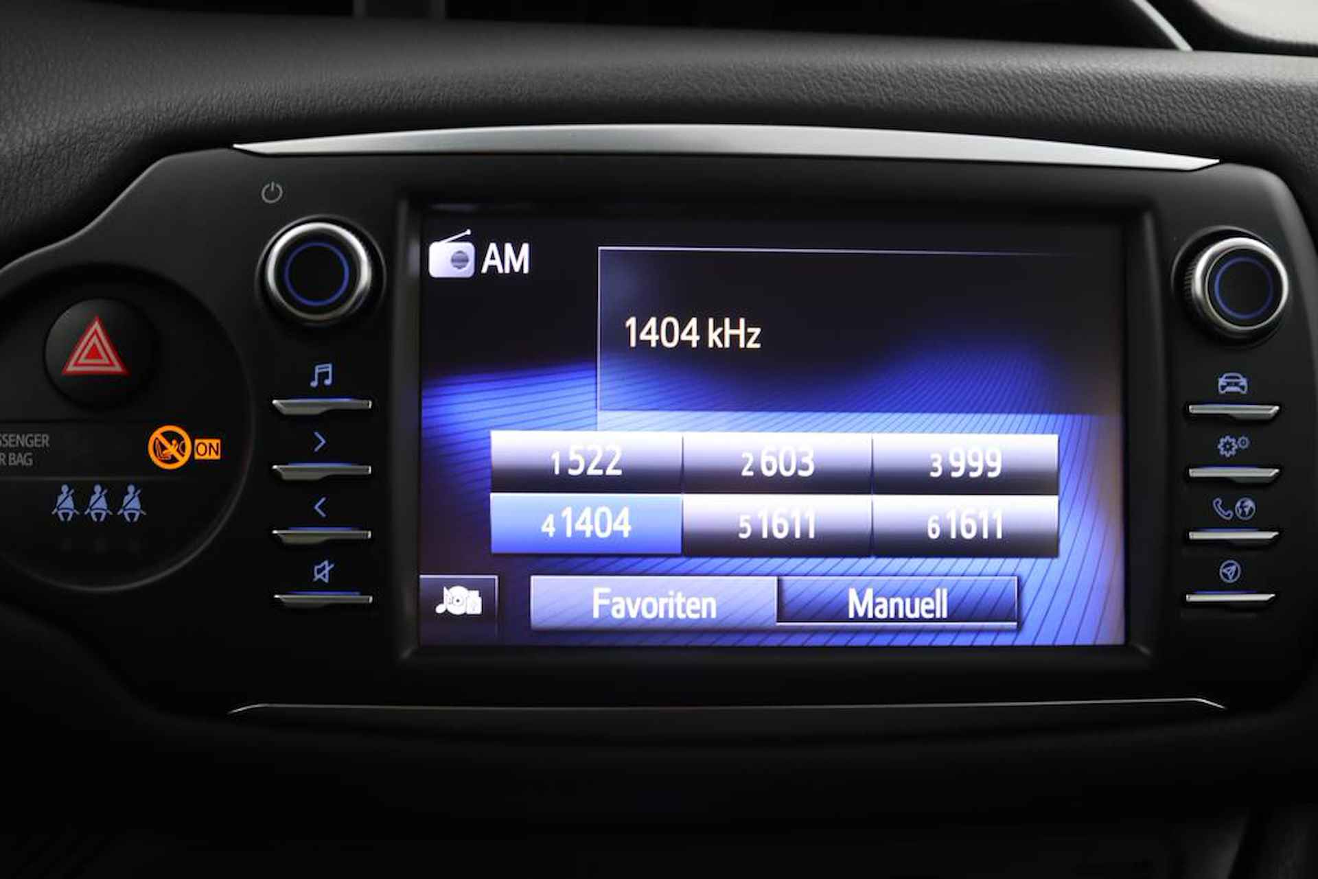 Toyota Yaris 1.5 Hybrid Design | Parkeersensoren Voor en Achter | Stoelverwarming | Cruise Control | Achteruitrijcamera | Led Verlichting | Parelmoer Rood | - 14/48