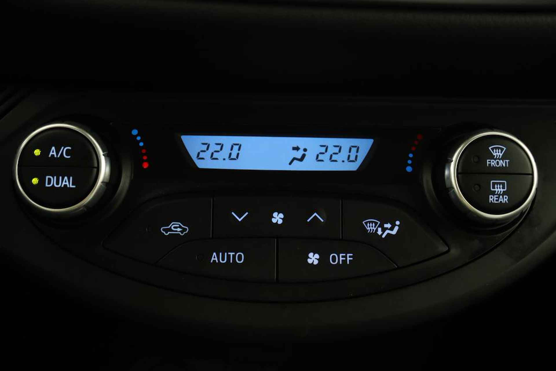 Toyota Yaris 1.5 Hybrid Design | Parkeersensoren Voor en Achter | Stoelverwarming | Cruise Control | Achteruitrijcamera | Led Verlichting | Parelmoer Rood | - 17/48