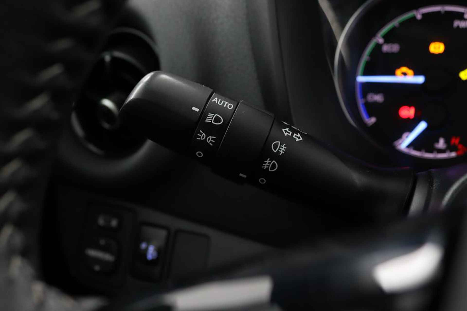 Toyota Yaris 1.5 Hybrid Design | Parkeersensoren Voor en Achter | Stoelverwarming | Cruise Control | Achteruitrijcamera | Led Verlichting | Parelmoer Rood | - 21/48