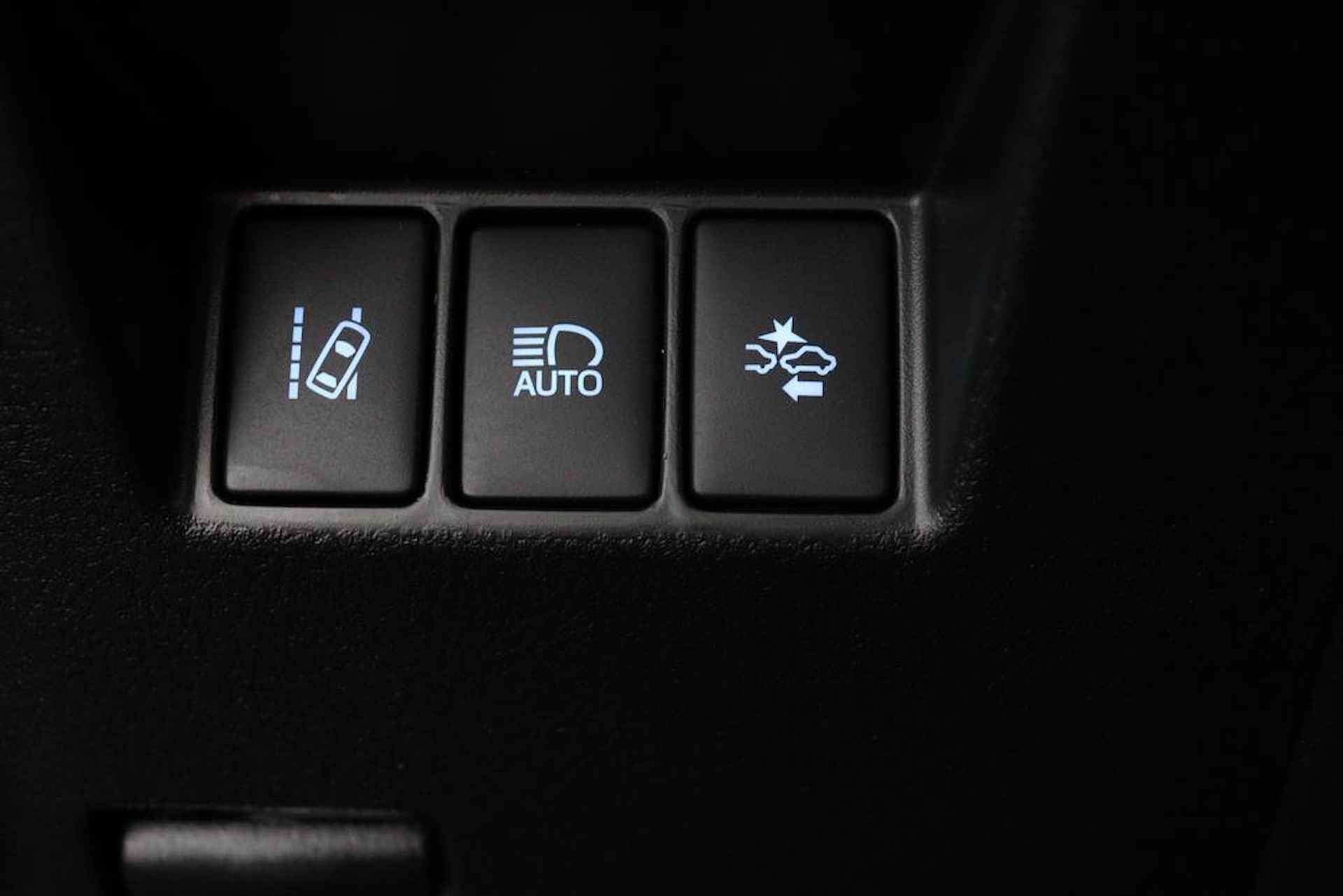 Toyota Yaris 1.5 Hybrid Design | Parkeersensoren Voor en Achter | Stoelverwarming | Cruise Control | Achteruitrijcamera | Led Verlichting | Parelmoer Rood | - 31/48