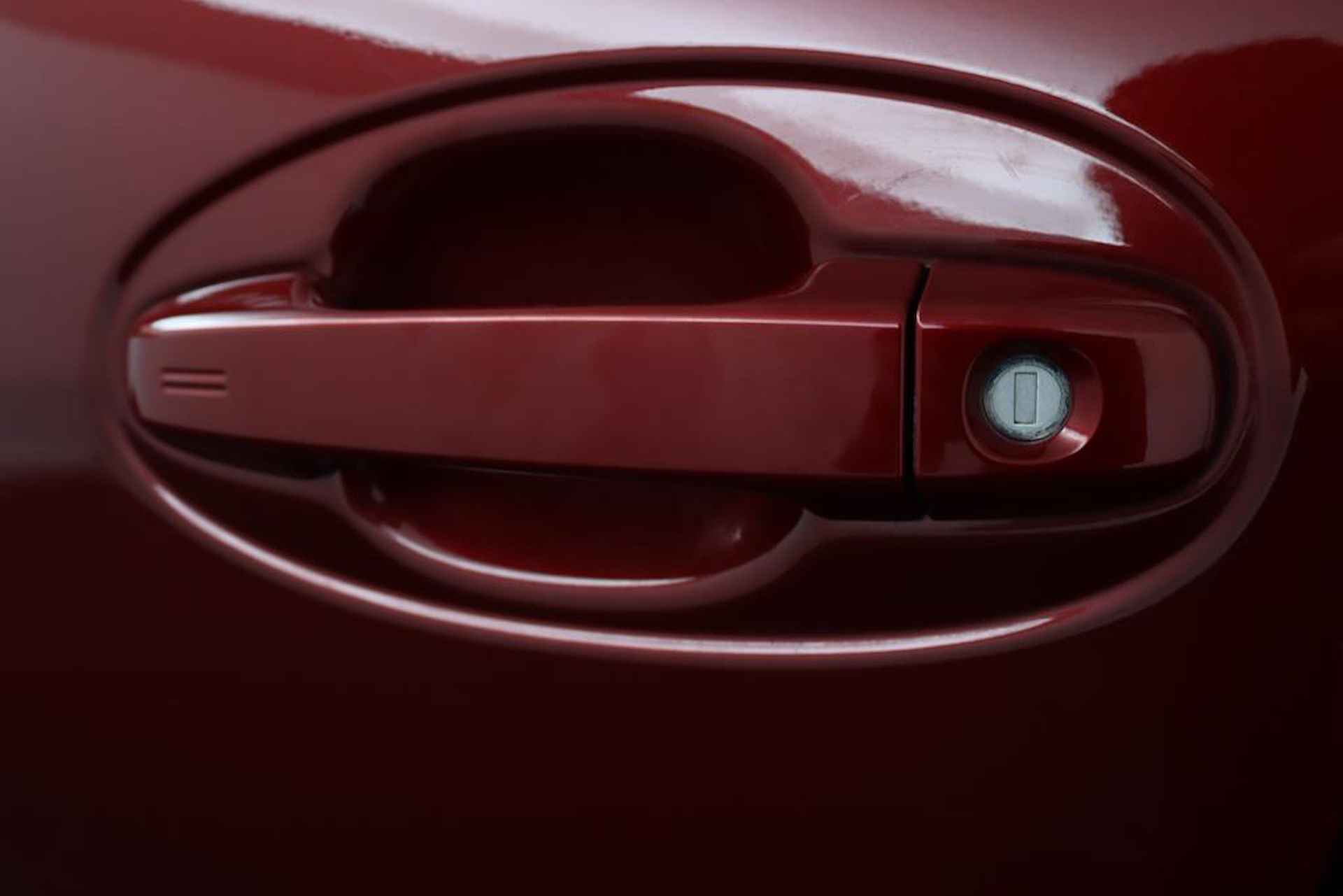 Toyota Yaris 1.5 Hybrid Design | Parkeersensoren Voor en Achter | Stoelverwarming | Cruise Control | Achteruitrijcamera | Led Verlichting | Parelmoer Rood | - 39/48
