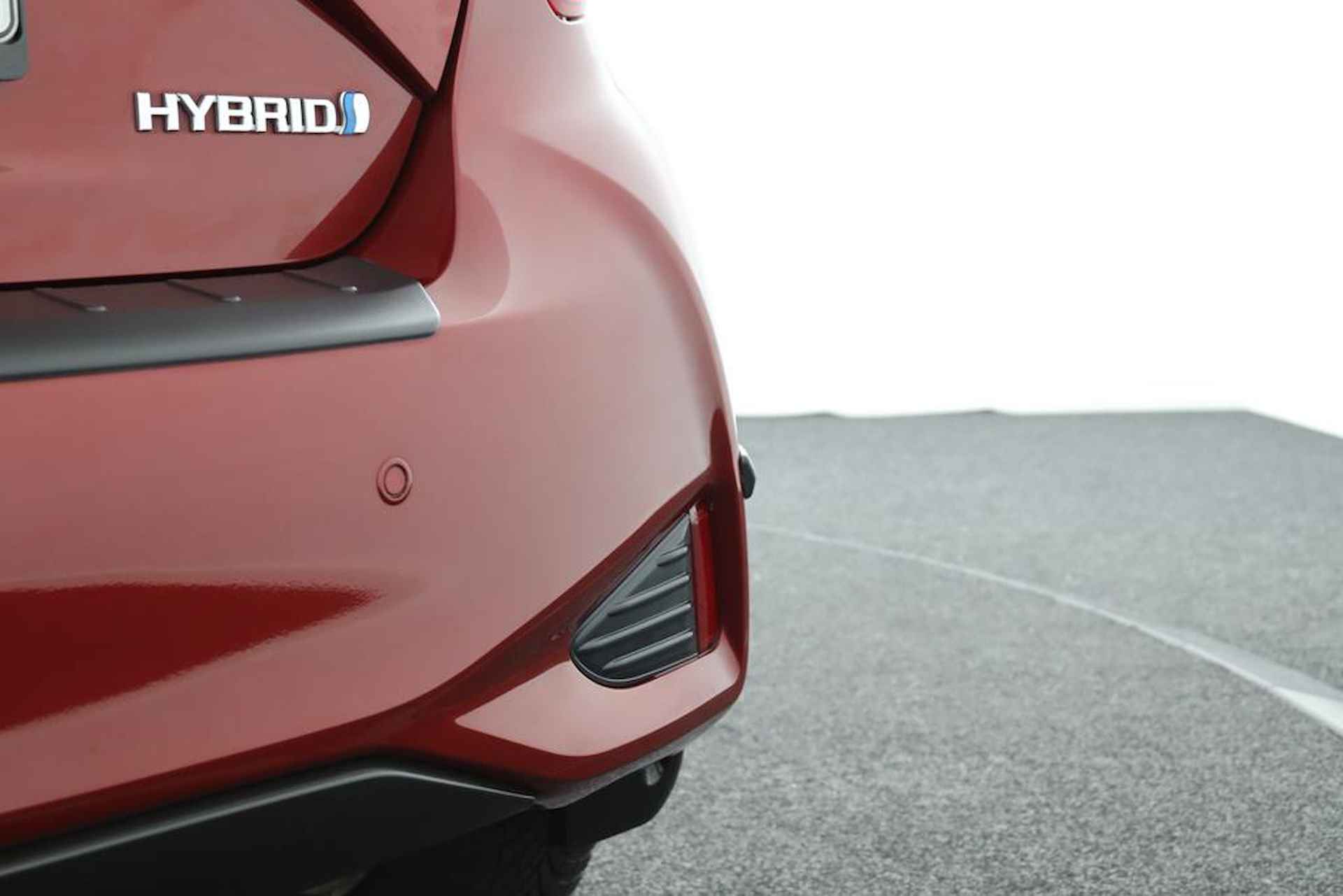 Toyota Yaris 1.5 Hybrid Design | Parkeersensoren Voor en Achter | Stoelverwarming | Cruise Control | Achteruitrijcamera | Led Verlichting | Parelmoer Rood | - 41/48