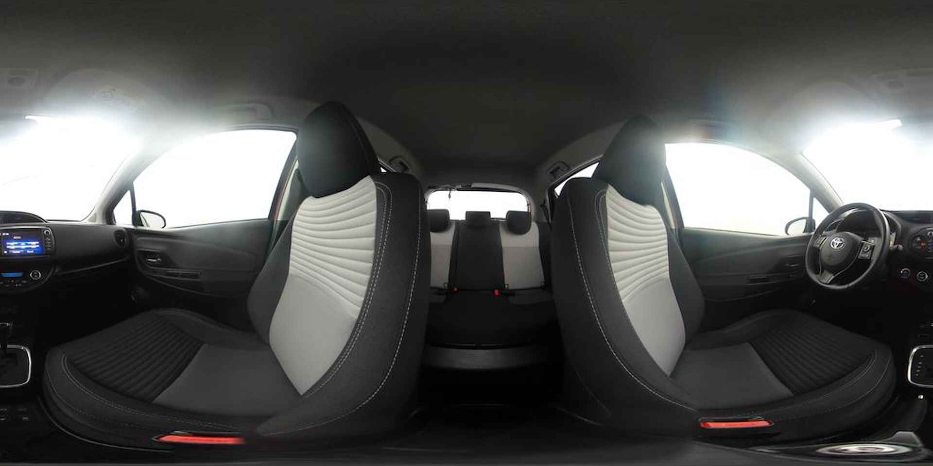 Toyota Yaris 1.5 Hybrid Design | Parkeersensoren Voor en Achter | Stoelverwarming | Cruise Control | Achteruitrijcamera | Led Verlichting | Parelmoer Rood | - 43/48