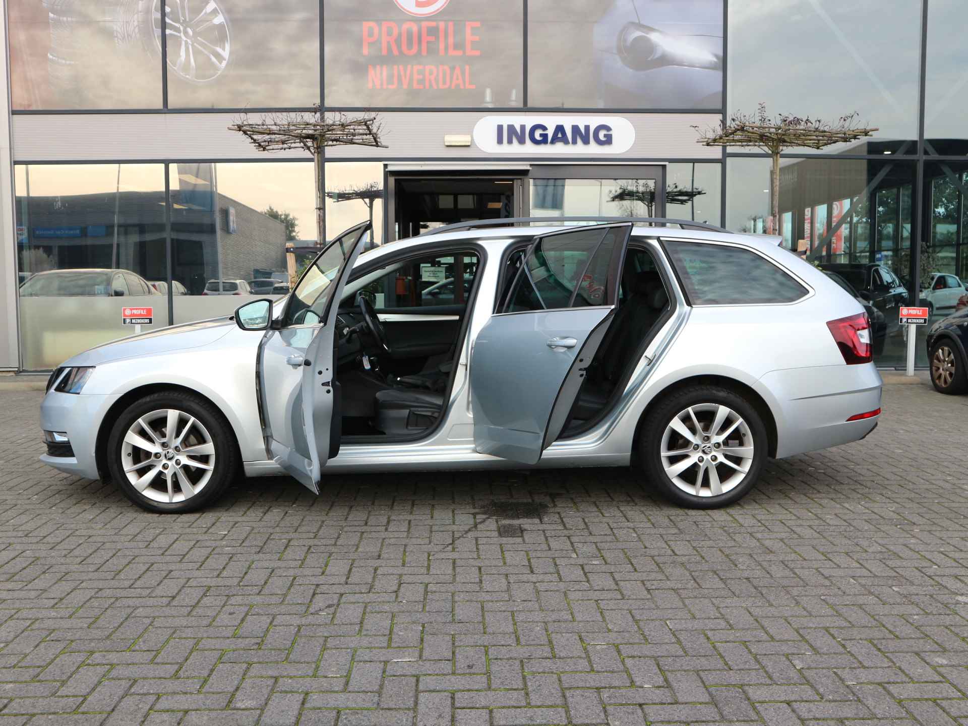 Škoda Octavia Combi 1.6 TDI Greentech Clever Edition TREKHAAK NAVI CRUISE - 6/24