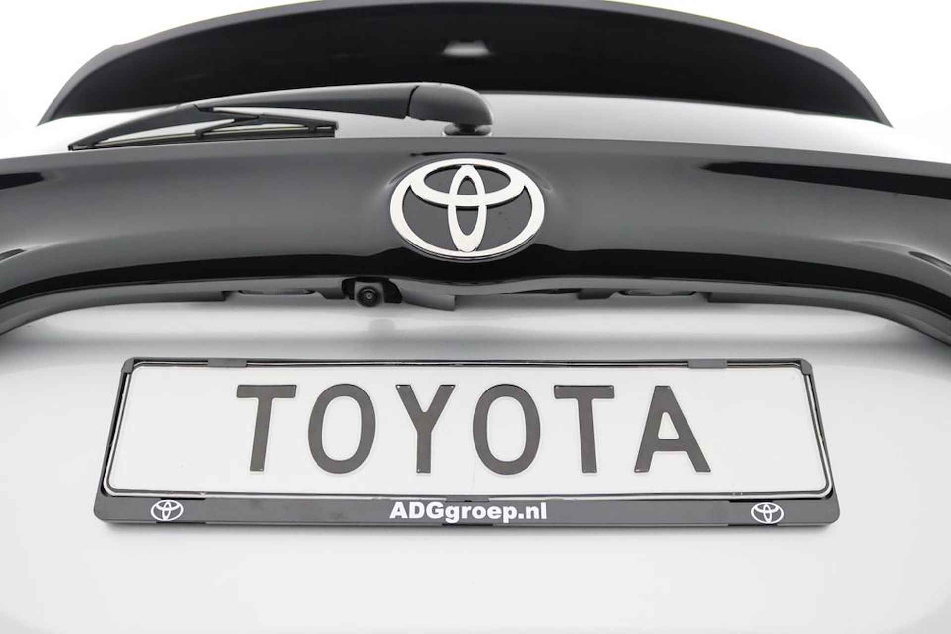 Toyota Yaris 1.5 Hybrid 115 First Edition | Winterpakket | Apple Carplay | Android Auto | Draadloze telefoonlader | 10 Jaar Garantie | - 37/43