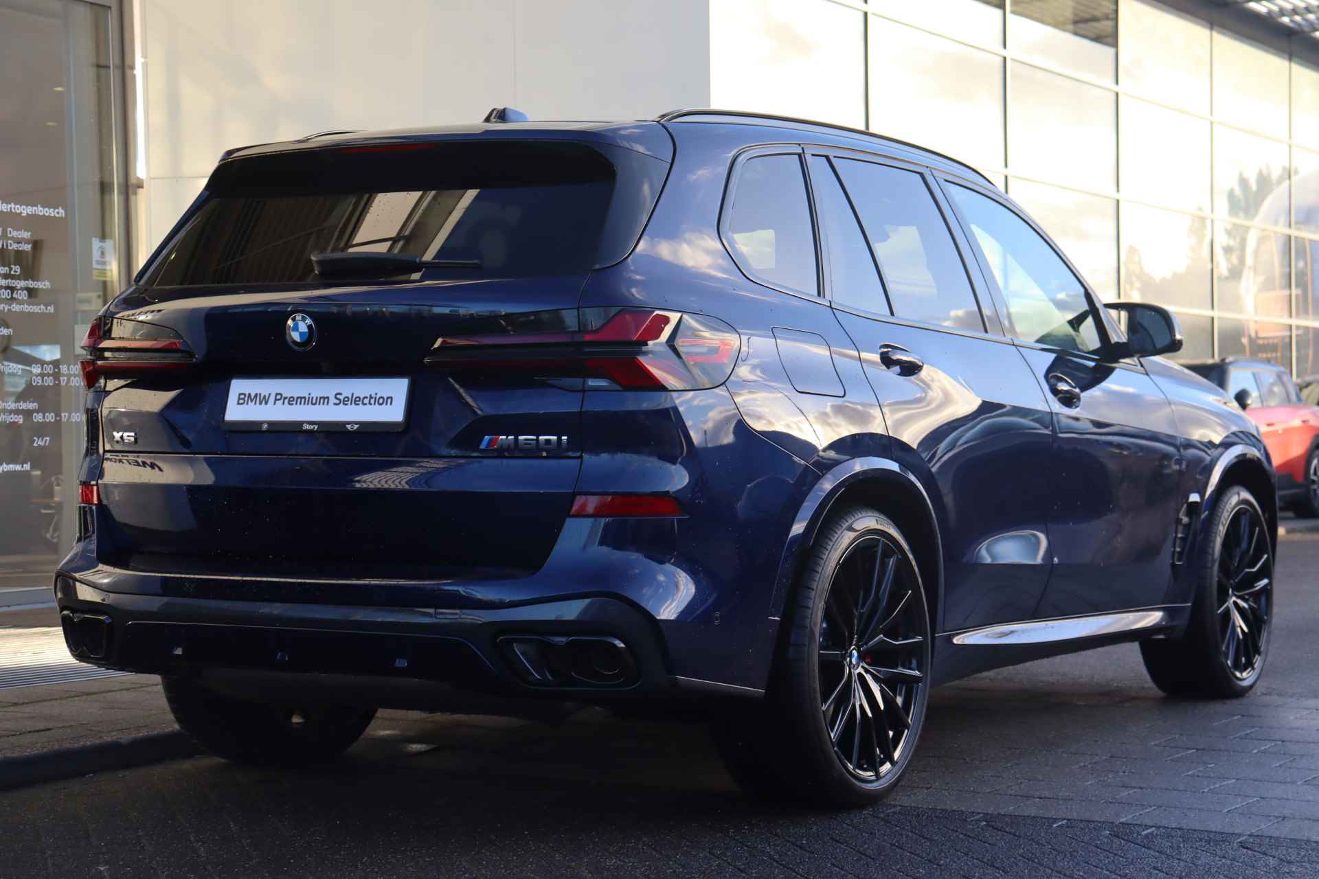 BMW X5 M60i xDrive High Executive Automaat / Panoramadak Sky Lounge / Massagefunctie / Adaptief M Onderstel Professional / Bowers & Wilkins / Parking Assistant Professional / Soft-Close - 17/60