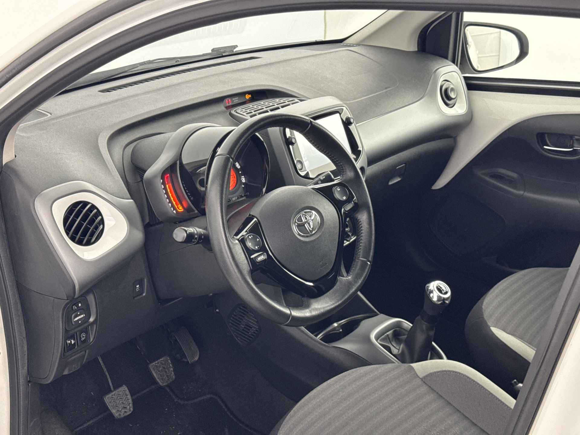 Toyota Aygo 1.0 VVT-i X-First Cabrio | Apple Carplay & Android Auto | - 34/35