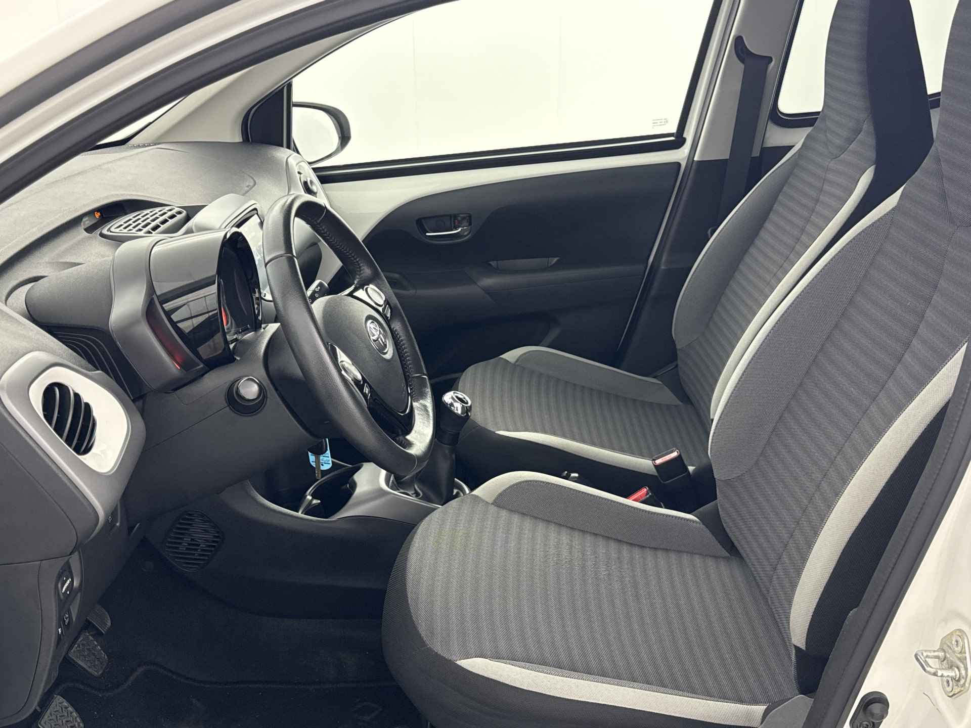 Toyota Aygo 1.0 VVT-i X-First Cabrio | Apple Carplay & Android Auto | - 14/35