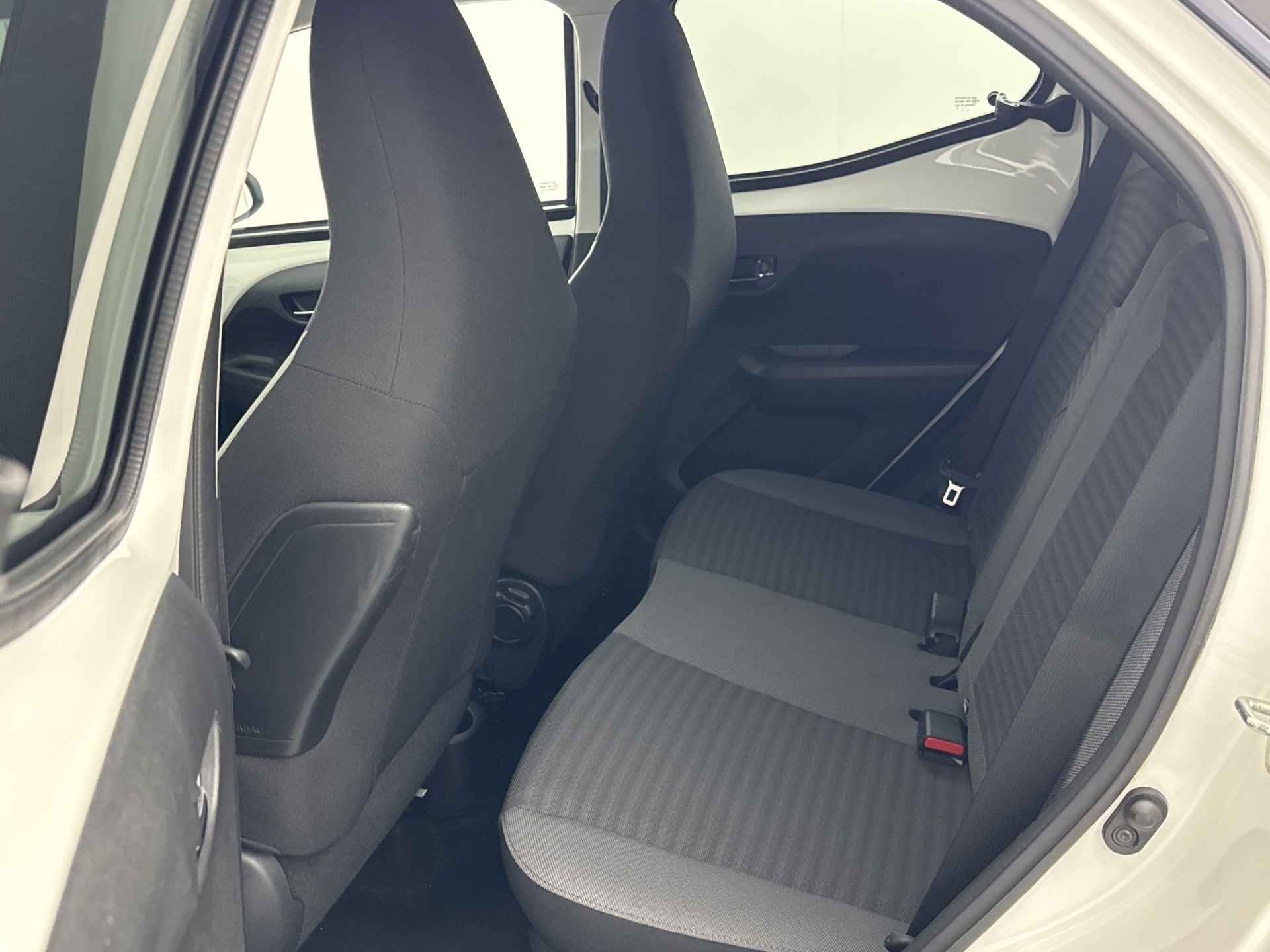 Toyota Aygo 1.0 VVT-i X-First Cabrio | Apple Carplay & Android Auto | - 15/35