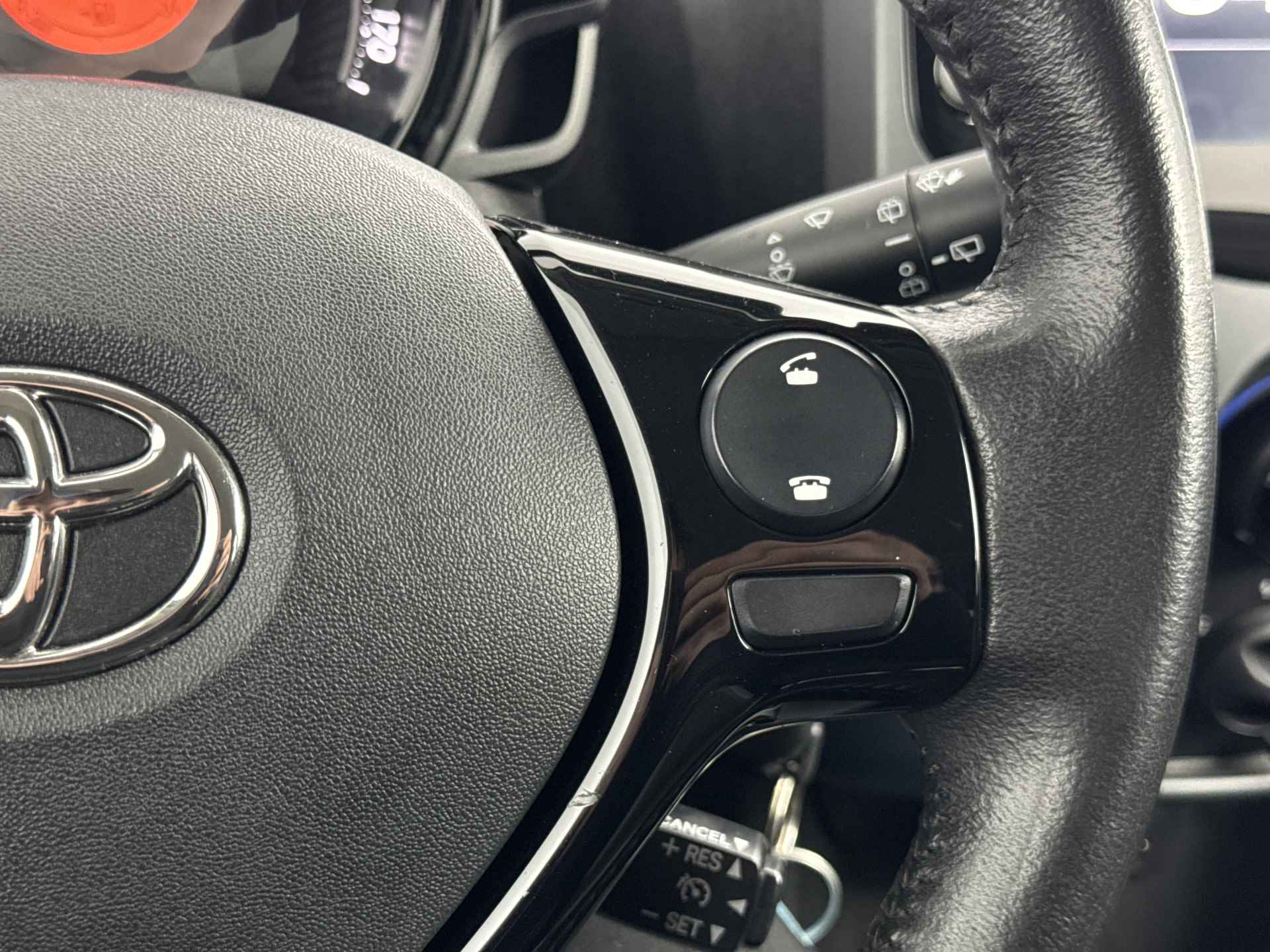 Toyota Aygo 1.0 VVT-i X-First Cabrio | Apple Carplay & Android Auto | - 17/35