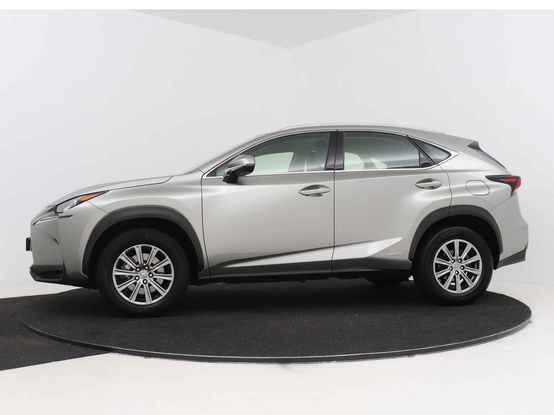 Lexus NX 300h AWD 25th Edition | Trekhaak | Leer | Stoelverwarming | Adaptive Cruise Control | Park Assist | - 4/40