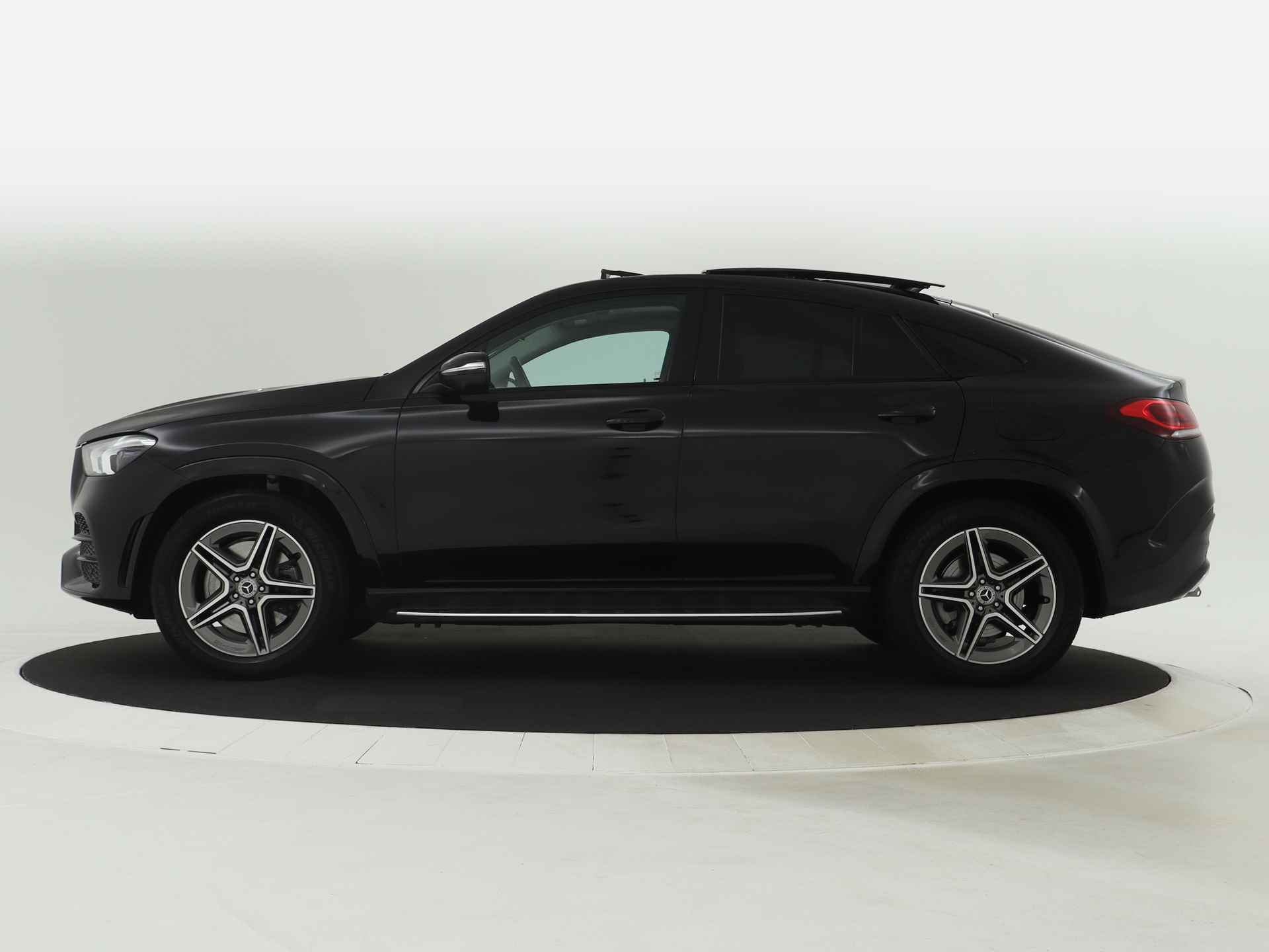 Mercedes-Benz GLE 350 e 4MATIC AMG | Burmester | Panoramadak | Memory Stoelen | Trekhaak | 360°-camera | Head-up display | Nightpakket | Inclusief 24 maanden MB Certified garantie voor Europa. - 4/46