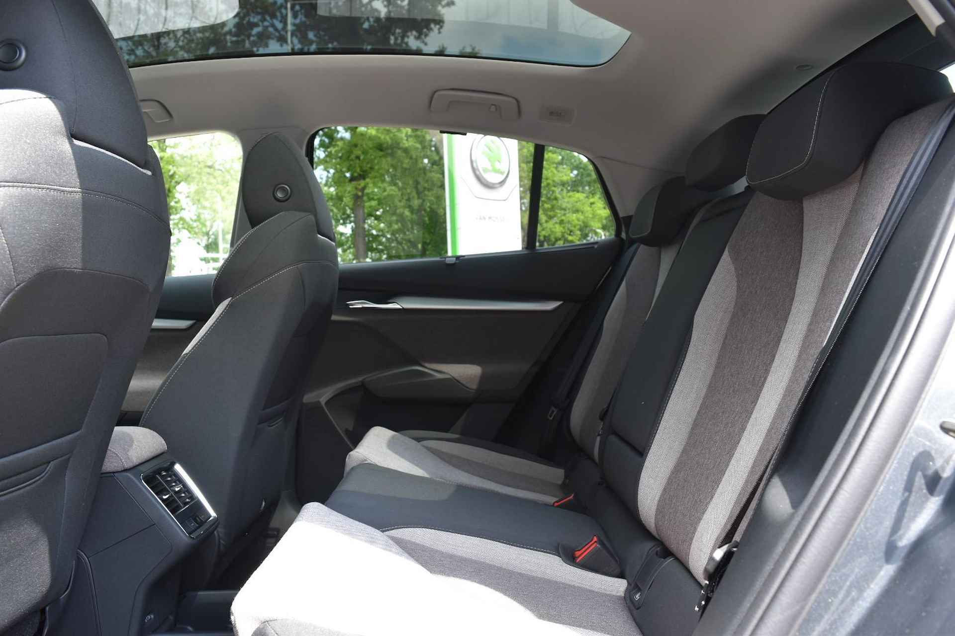 Skoda Enyaq Coupé iV 60 Business Edition Plus 58 kWh | Verwarmbare voorstoelen | elektrische achterklep| Elektrisch verstelbare bestuurderstoel |  Herwaardering | Direct leverbaar! - 12/28