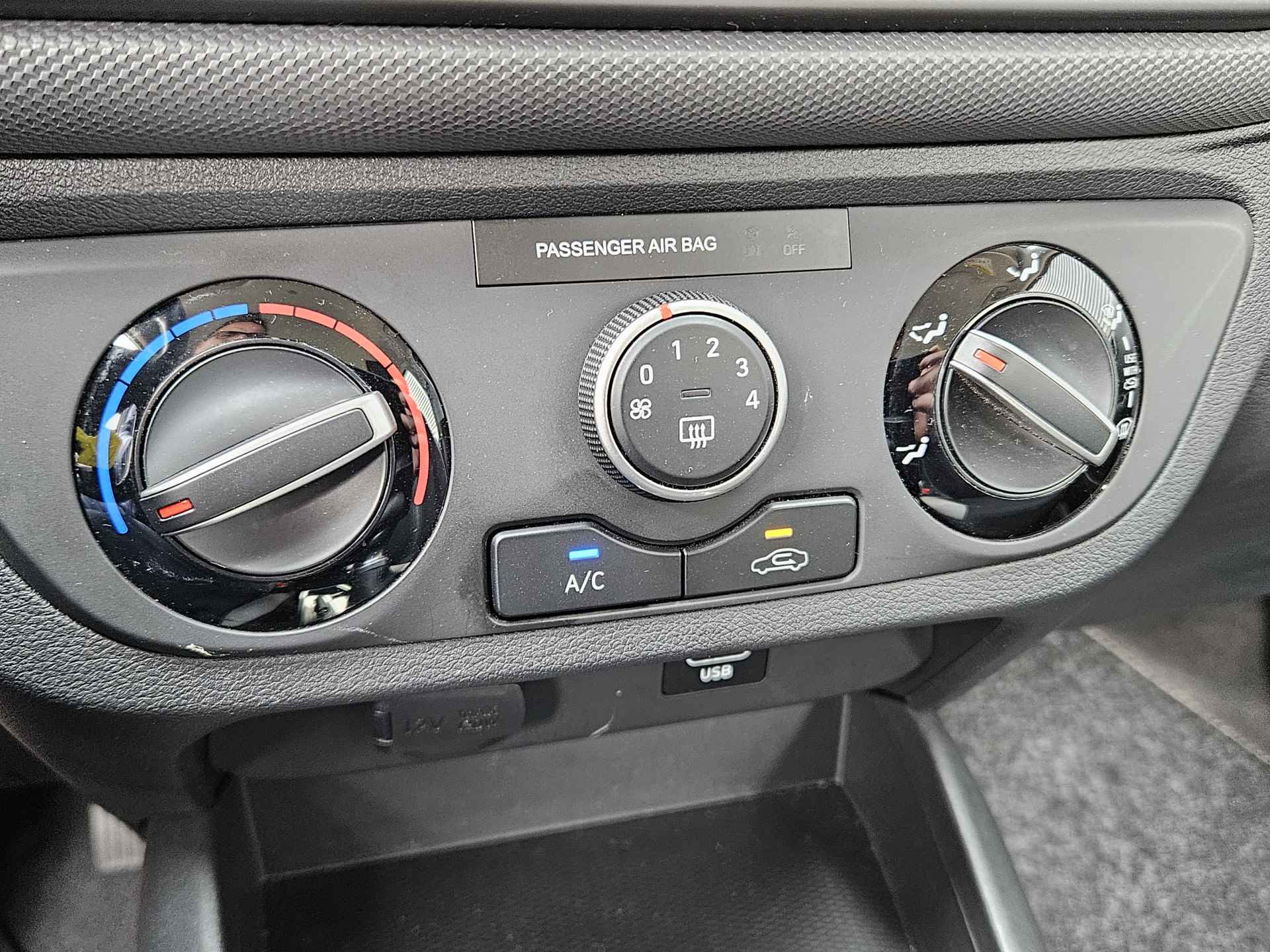 Hyundai i10 1.0 Comfort Smart Navigatie | Camera | Airco | Erg leuke Uitvoering!! - 29/32