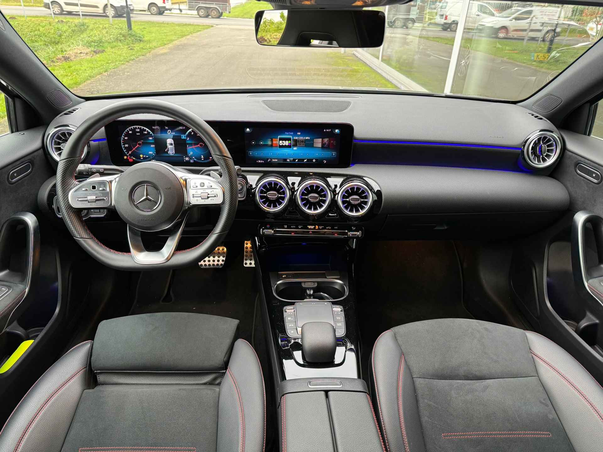 Mercedes-Benz A-klasse 200 AMG Line automaat , sfeer verlichting , led , achteruitrijcamera - 9/29