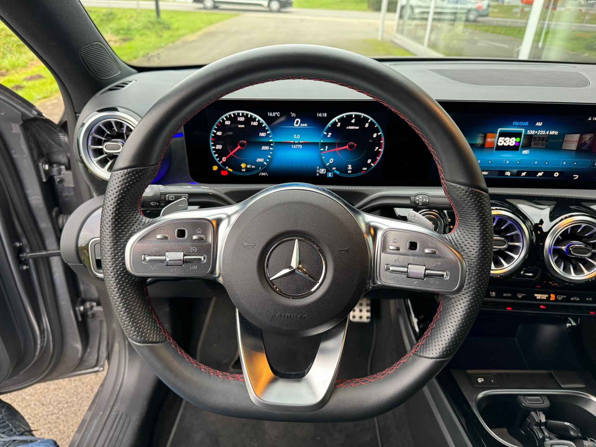 Mercedes-Benz A-klasse 200 AMG Line automaat , sfeer verlichting , led , achteruitrijcamera - 13/29