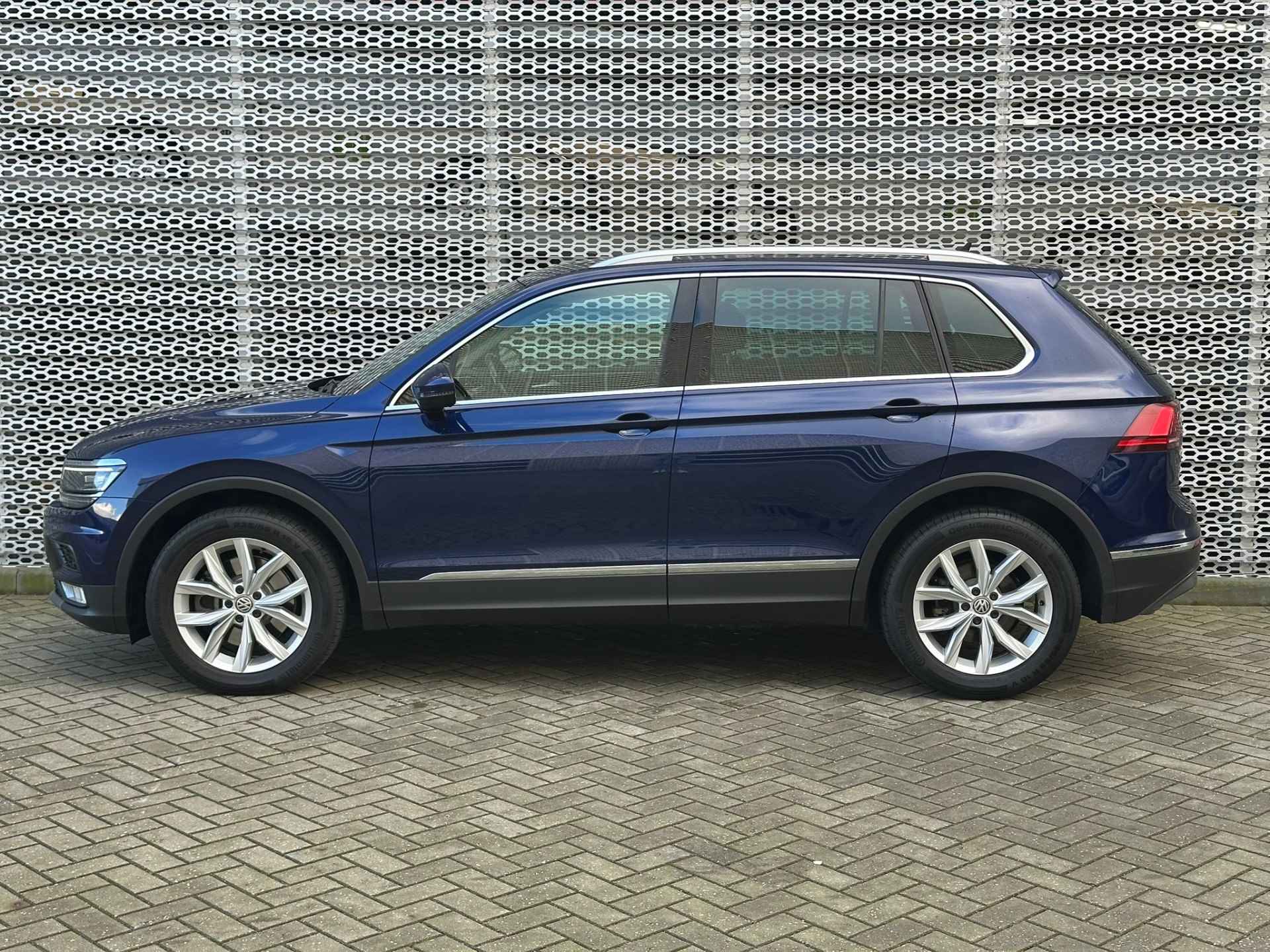 Volkswagen Tiguan 2.0 TSI 4Motion Highline / Zwenkbare Trekhaak / Panoramadak / Alarmsysteem / Parkeersensoren V+A / LED / Dodehoek Sensor - 5/29