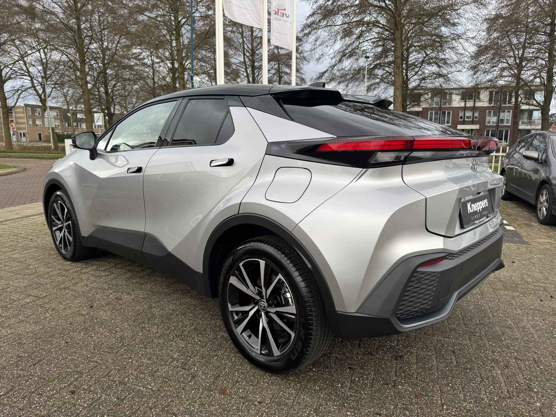 Toyota C-HR 1.8 Hybrid 140 First Edition Dodenhoekdetectie, Navigatie, Parkeersensoren V + A , All-in Rijklaarprijs - 3/35