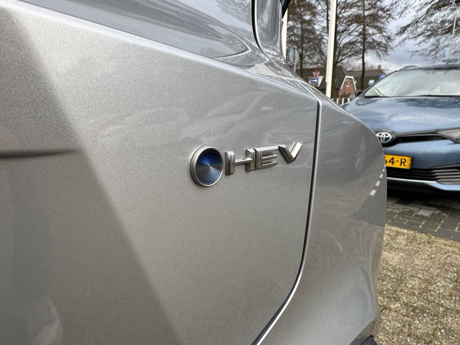 Toyota C-HR 1.8 Hybrid 140 First Edition Dodenhoekdetectie, Navigatie, Parkeersensoren V + A , All-in Rijklaarprijs - 8/35