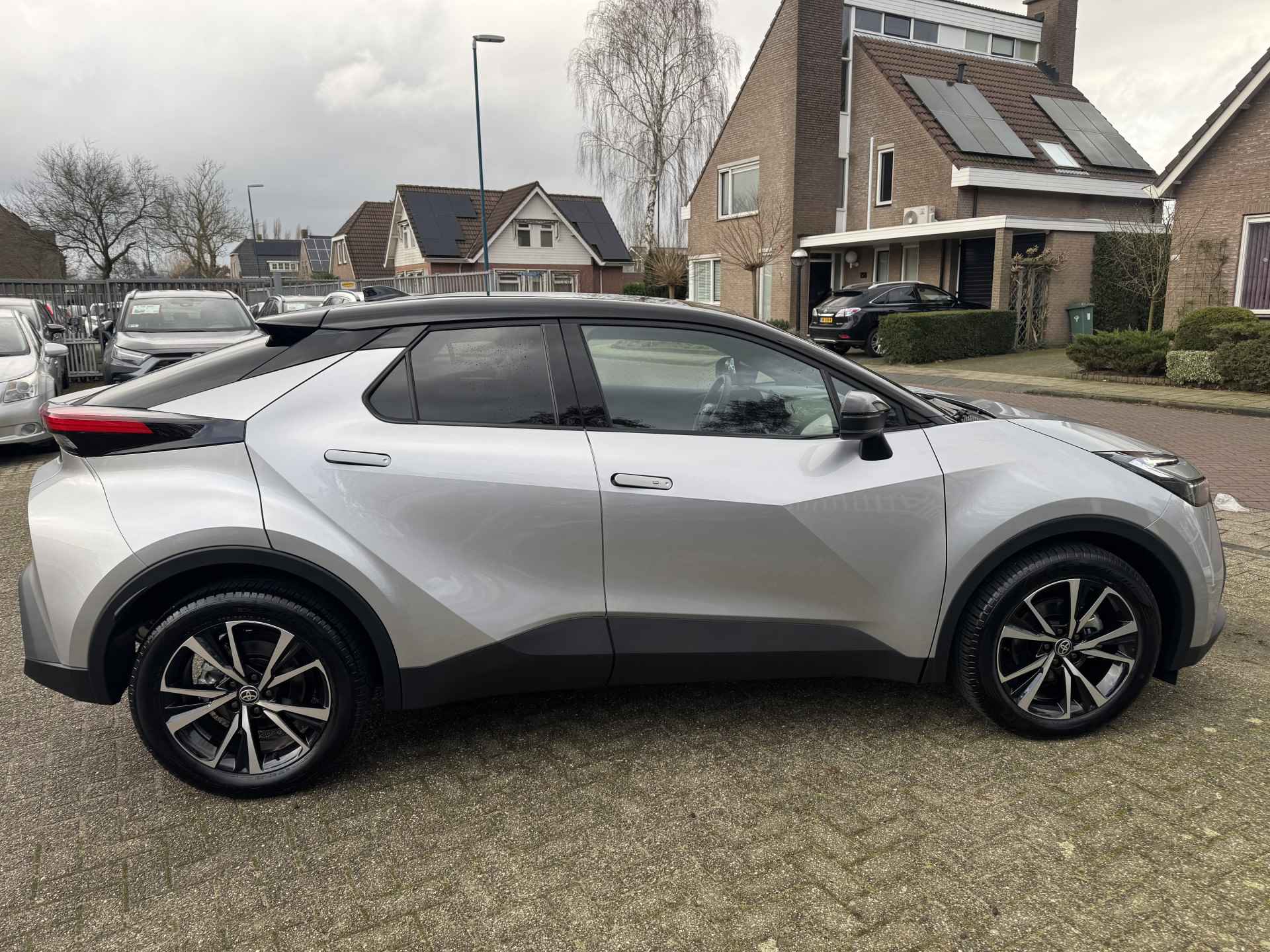 Toyota C-HR 1.8 Hybrid 140 First Edition Dodenhoekdetectie, Navigatie, Parkeersensoren V + A , All-in Rijklaarprijs - 31/35