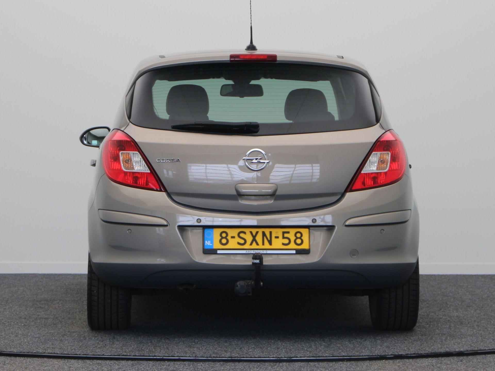 Opel Corsa 1.4-16V Cosmo | Trekhaak | All season banden | Navigatie | Automaat | Cruise control | - 7/43