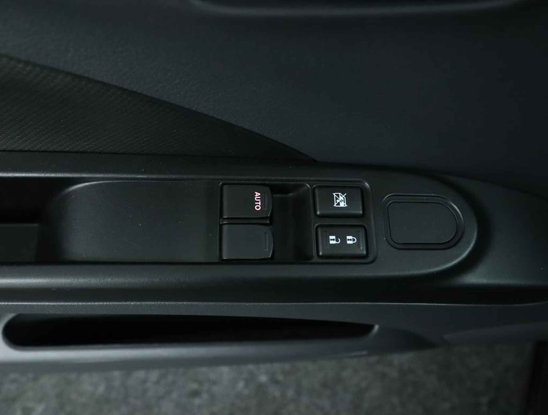 Suzuki Celerio 1.0 Comfort | Airconditioning | Centrale Portiervergrendeling met afstandbediening | Zuinig en goedkoop in wegenbelasting | - 25/40