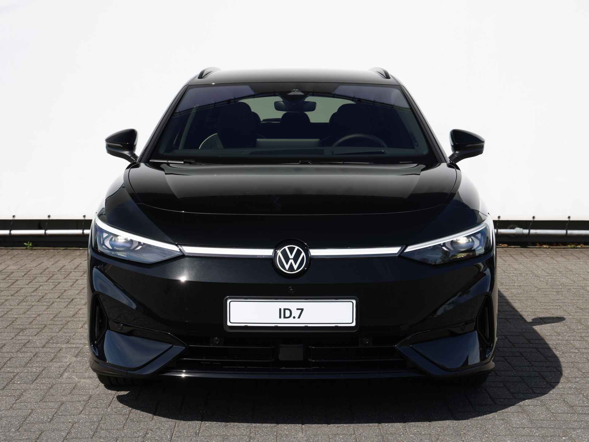 Volkswagen ID.7 Tourer 1st Edition 77 kWh Trekhaak | Massage | Harman Kardon | Dynamic Chassis Control - 4/57