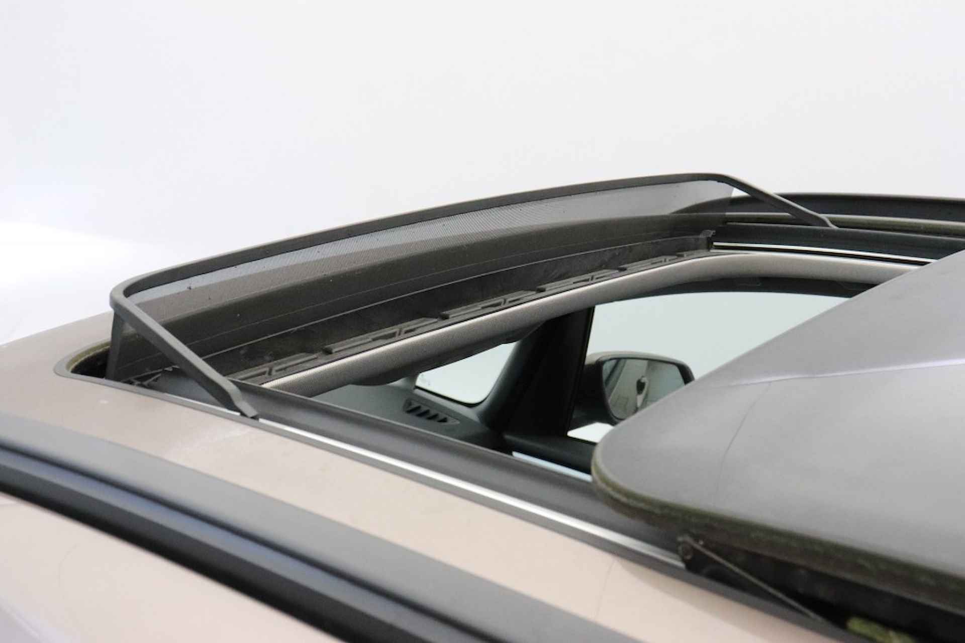 BMW 2-serie Gran Tourer 216d High Executive Automaat - Leer, Panorama, Camera - 4/42