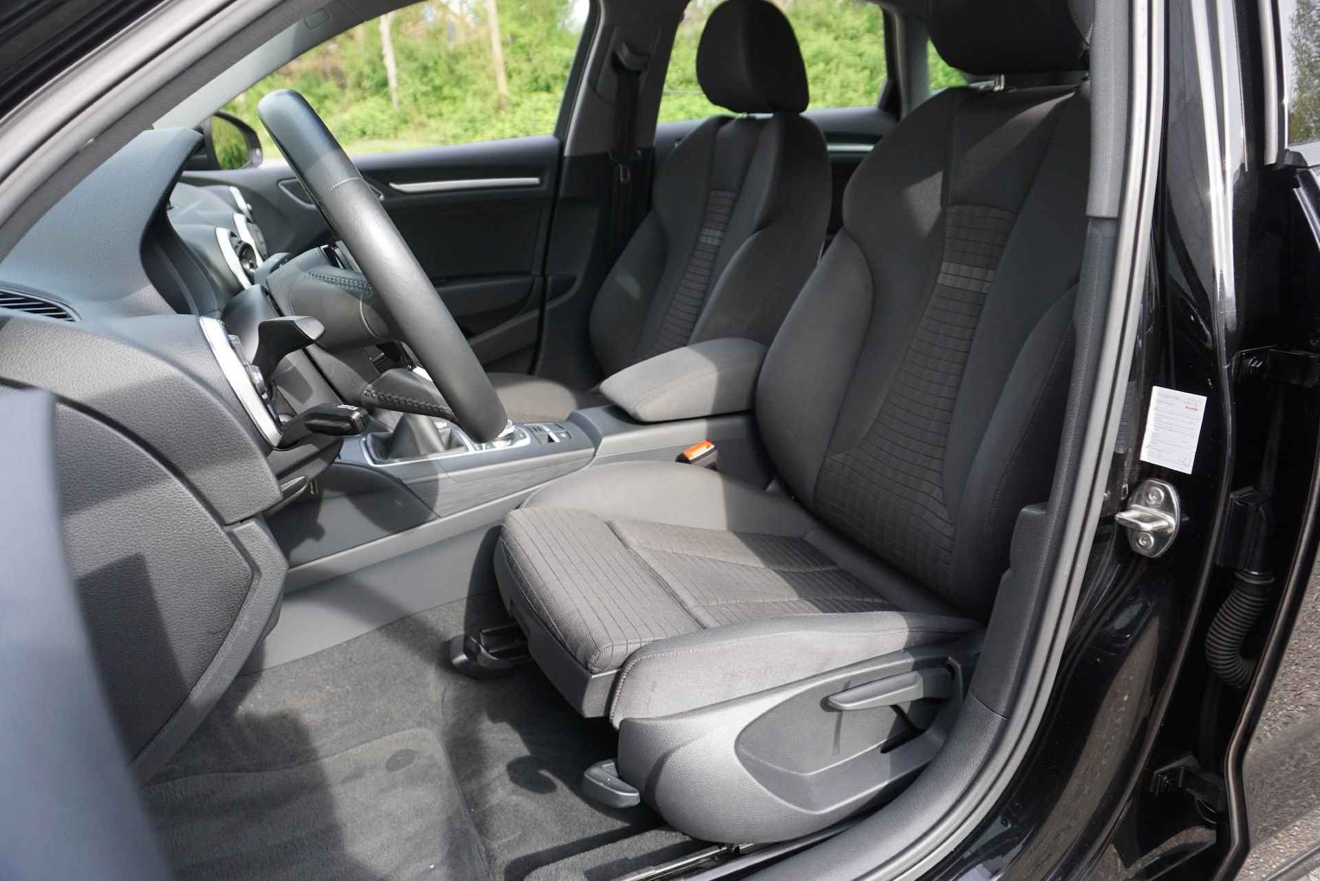 Audi A3 Limousine 30 TFSI 115pk Advance | Navigatie | Parkeersensoren Achter - 4/43