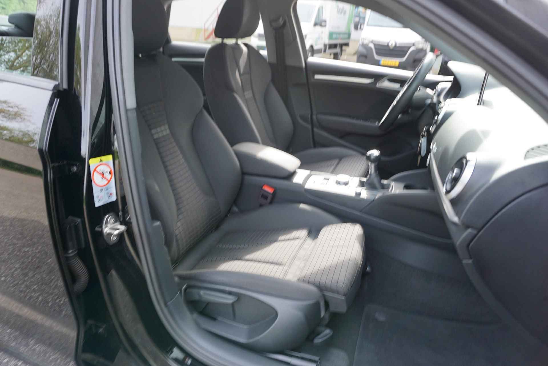 Audi A3 Limousine 30 TFSI 115pk Advance | Navigatie | Parkeersensoren Achter - 15/43