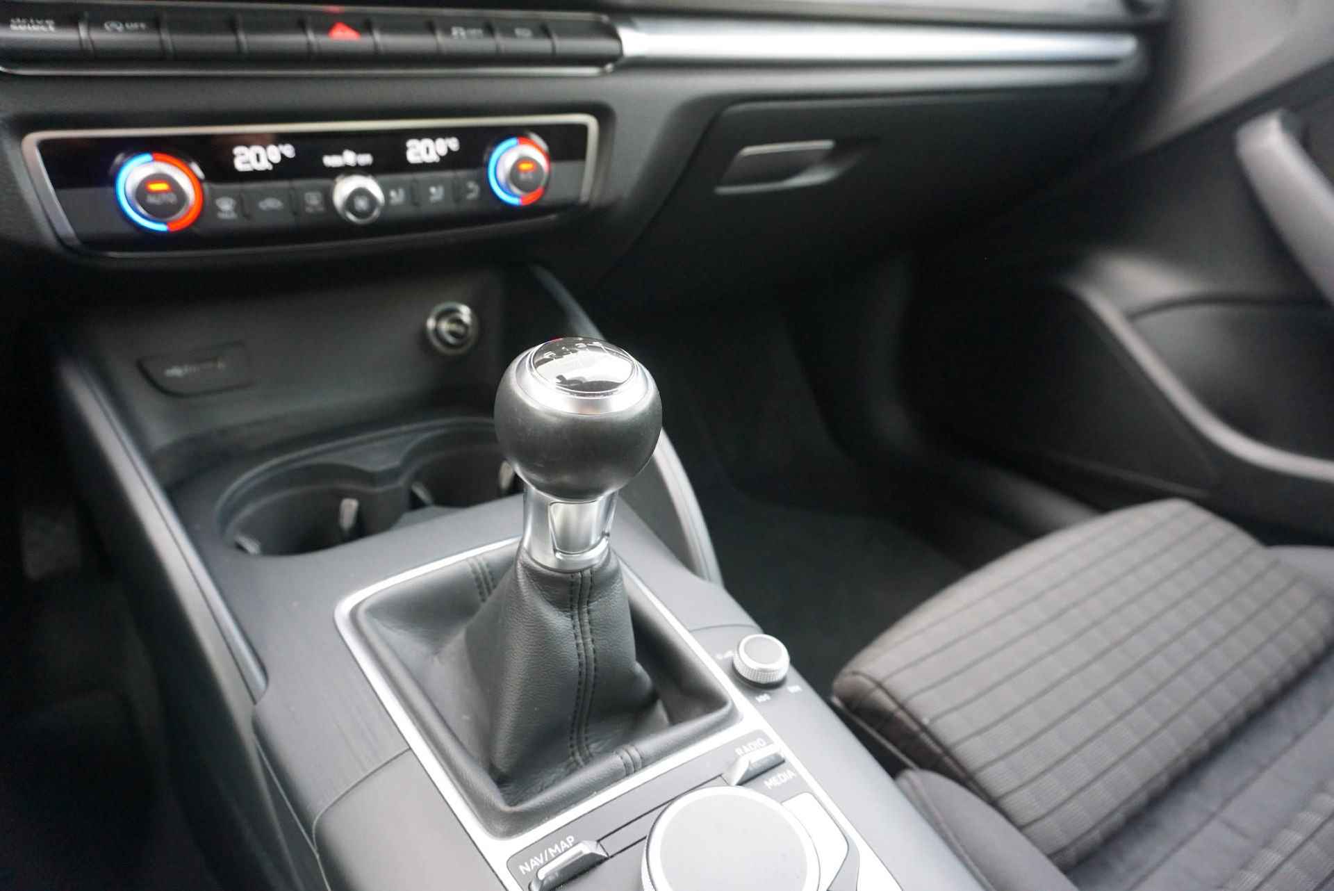 Audi A3 Limousine 30 TFSI 115pk Advance | Navigatie | Parkeersensoren Achter - 28/43
