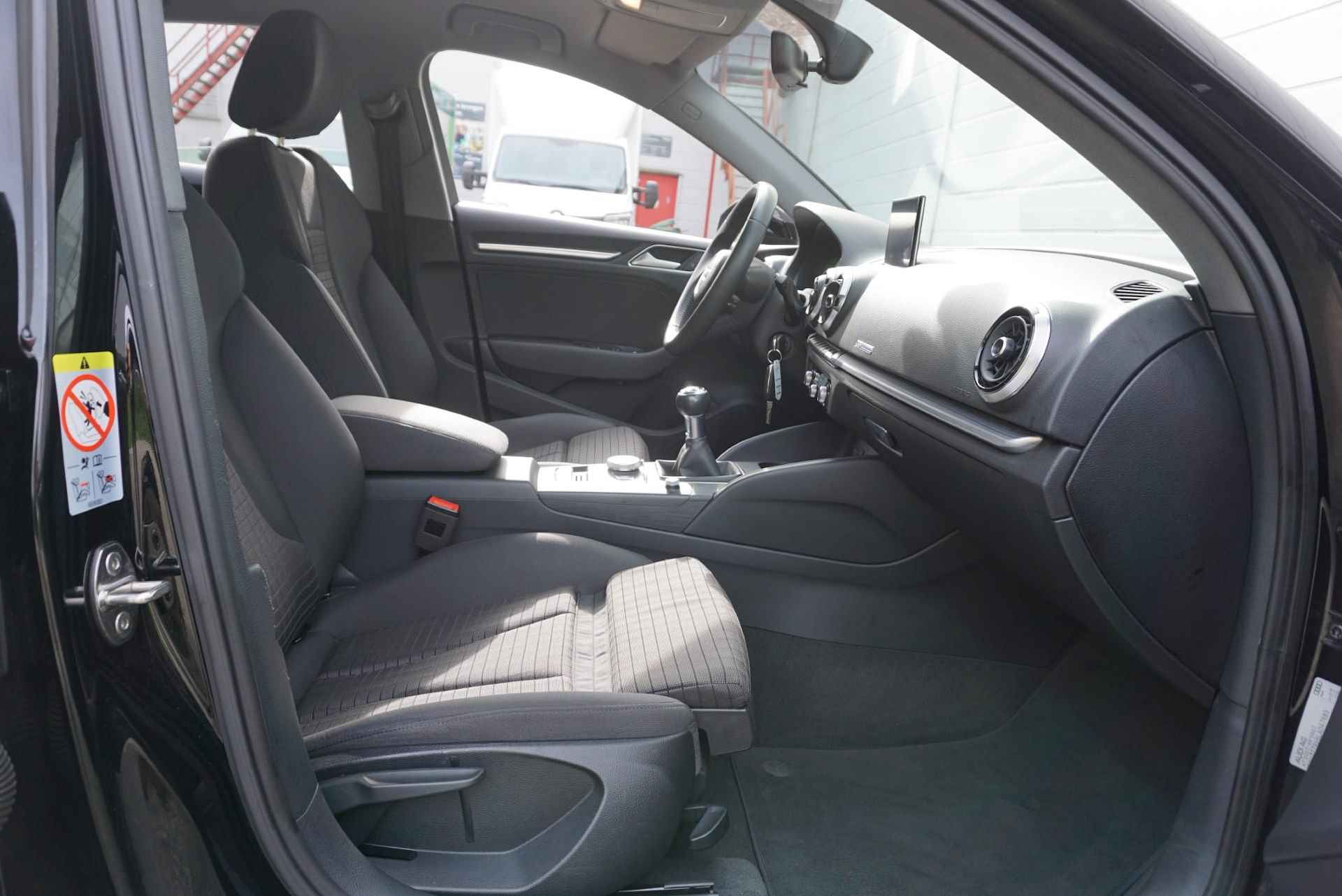 Audi A3 Limousine 30 TFSI 115pk Advance | Navigatie | Parkeersensoren Achter - 30/43