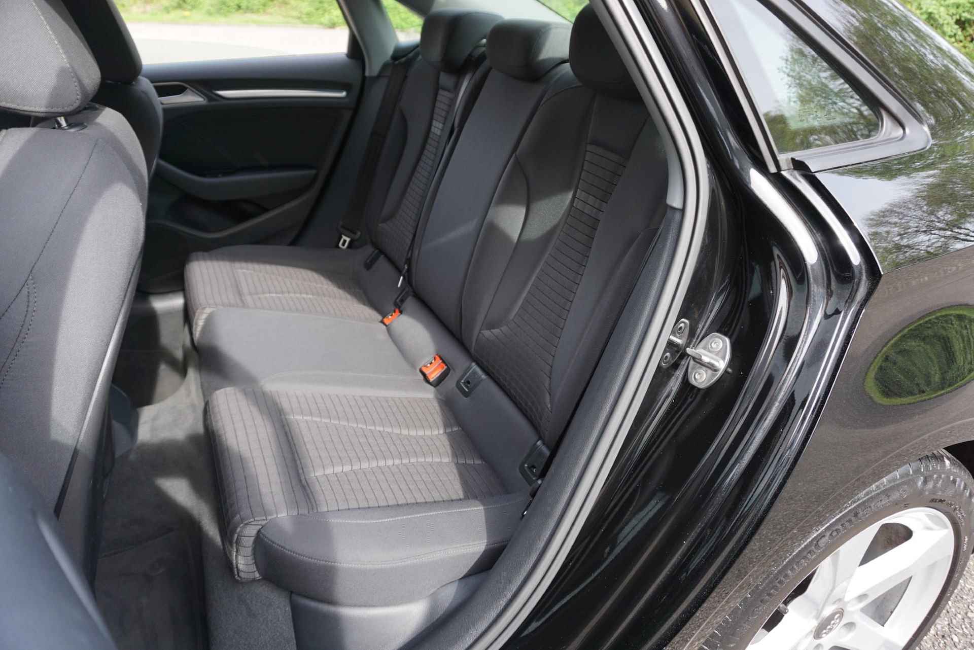 Audi A3 Limousine 30 TFSI 115pk Advance | Navigatie | Parkeersensoren Achter - 32/43
