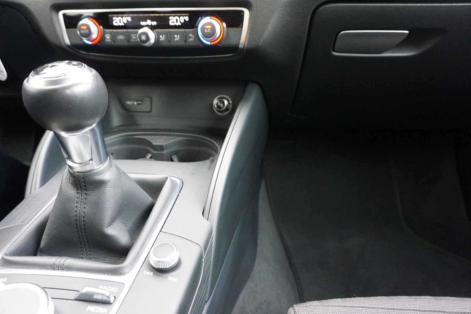 Audi A3 Limousine 30 TFSI 115pk Advance | Navigatie | Parkeersensoren Achter - 37/43