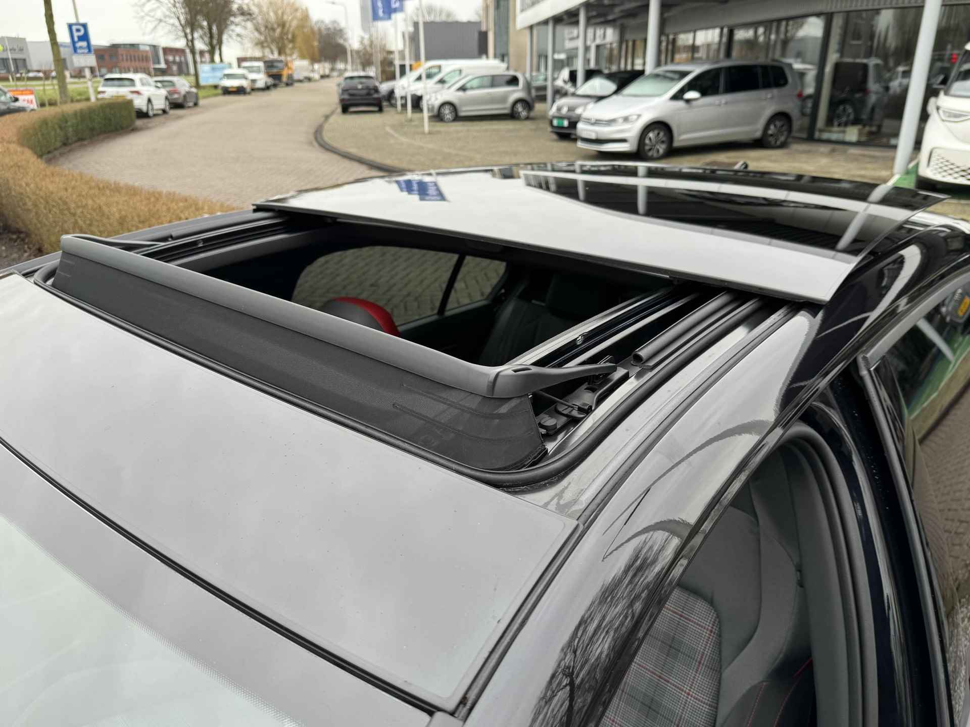 Volkswagen Golf 2.0 TSI GTI DSG (Panorama,Camera,Carplay,Lane,Side) - 30/34