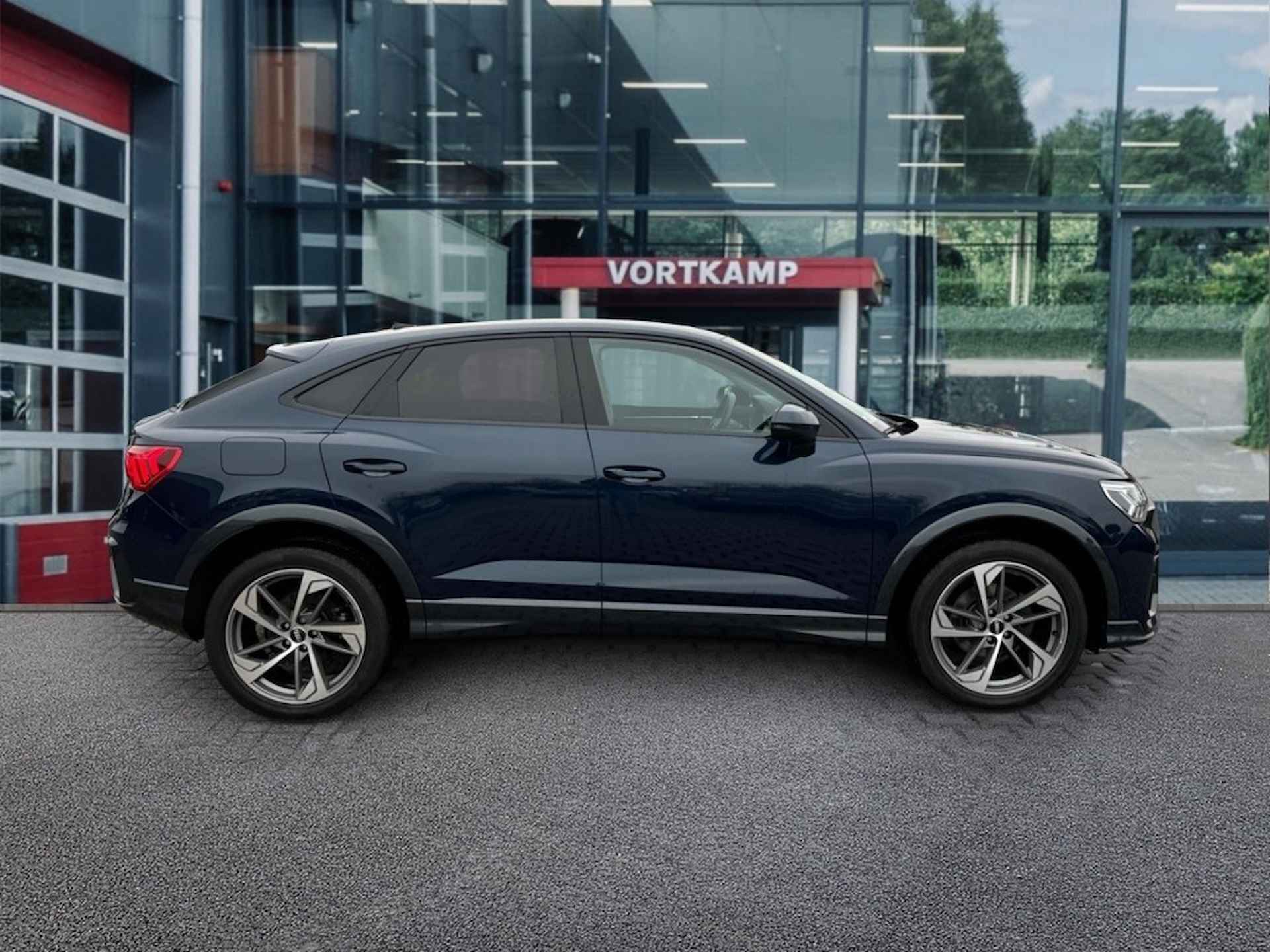 AUDI Q3 Sportback 35 TFSI S-TRONIC TREKHAAK/CAMERA/NAVI/ACC/STOELVERW - 4/26