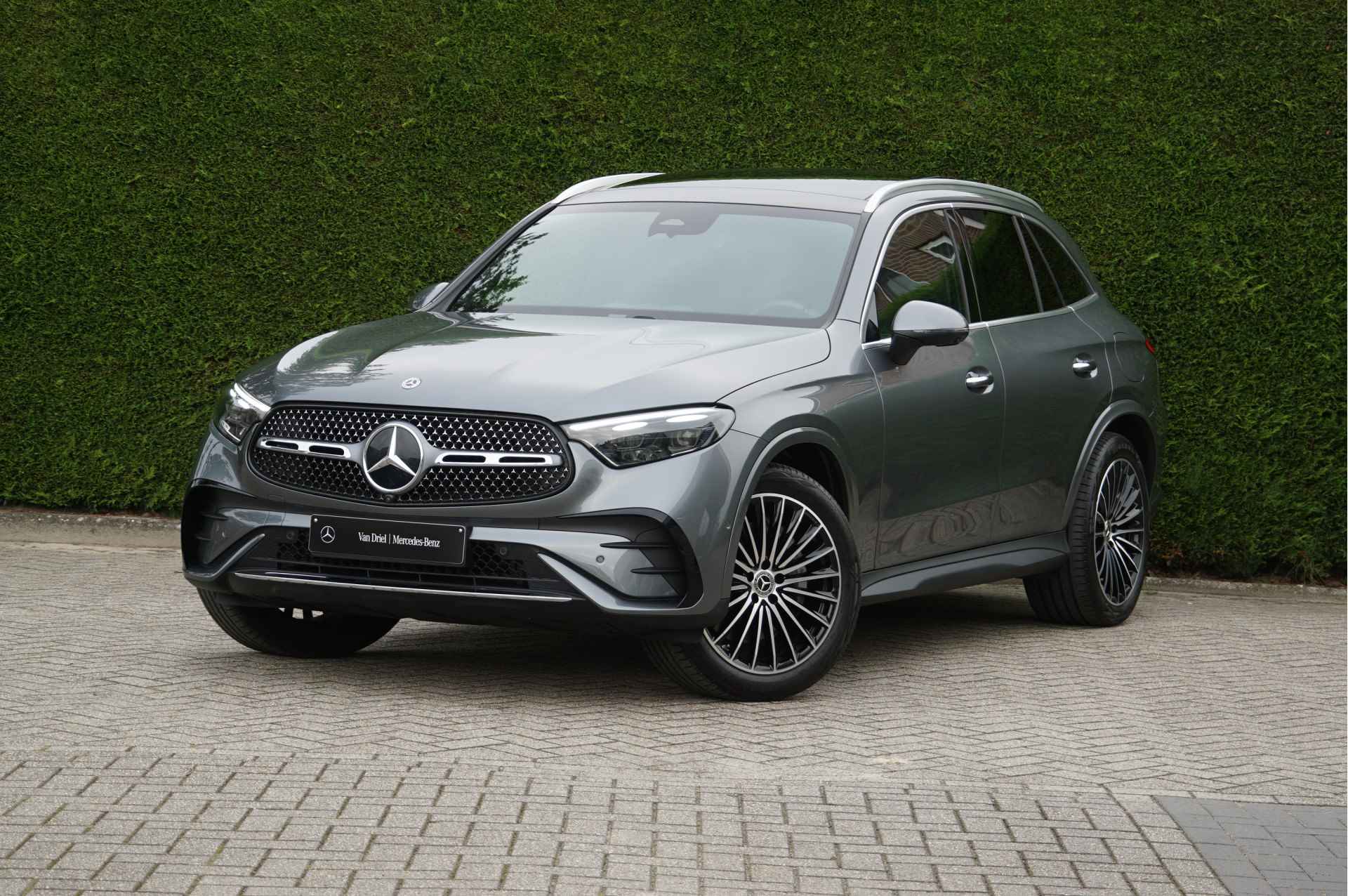 Mercedes-Benz GLC GLC 300 e 4M AMG Line | Achterasbesturing Luchtvering Burmester Trekhaak Rijassistentie - 19/50