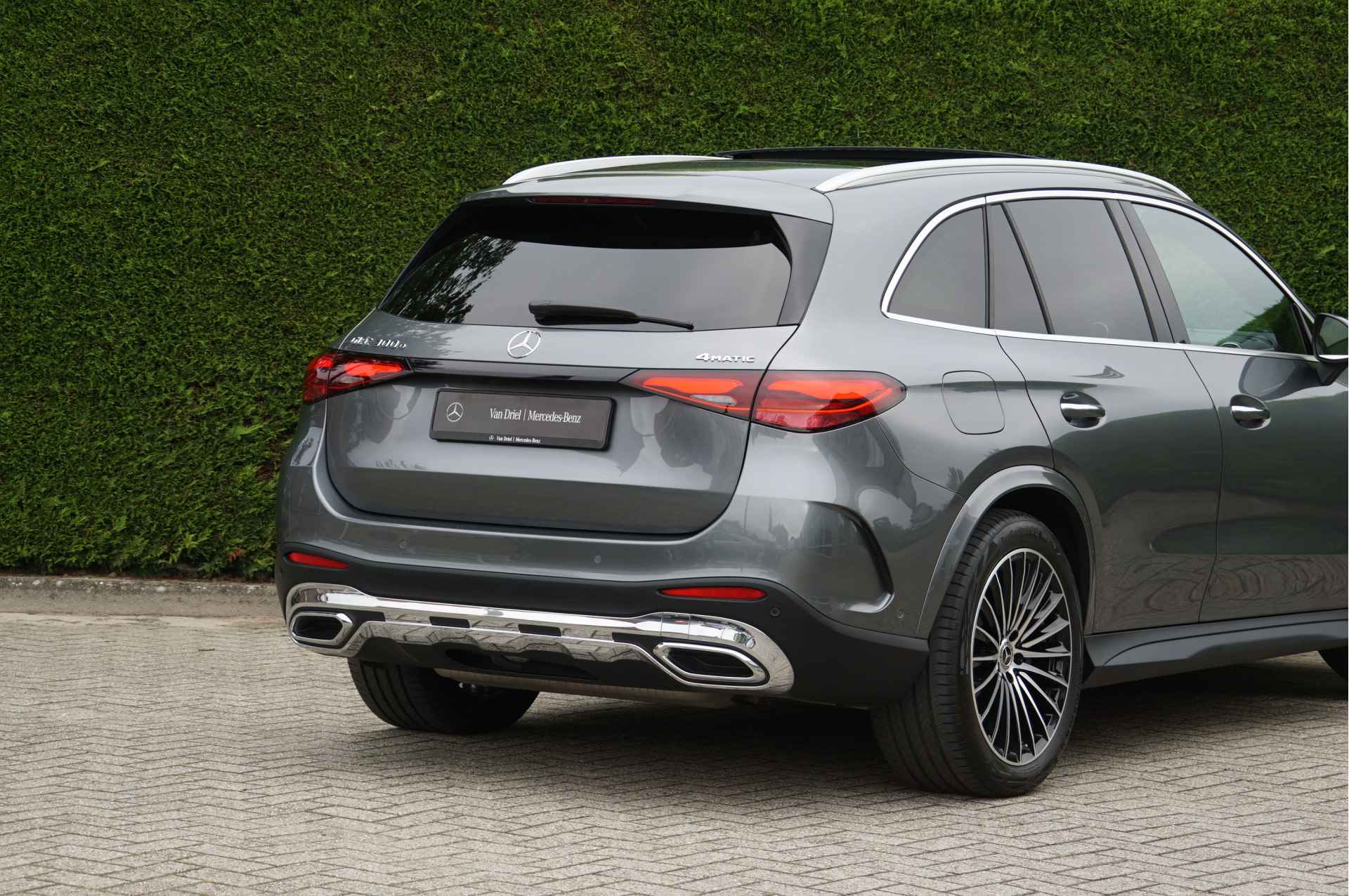 Mercedes-Benz GLC GLC 300 e 4M AMG Line | Achterasbesturing Luchtvering Burmester Trekhaak Rijassistentie - 32/50