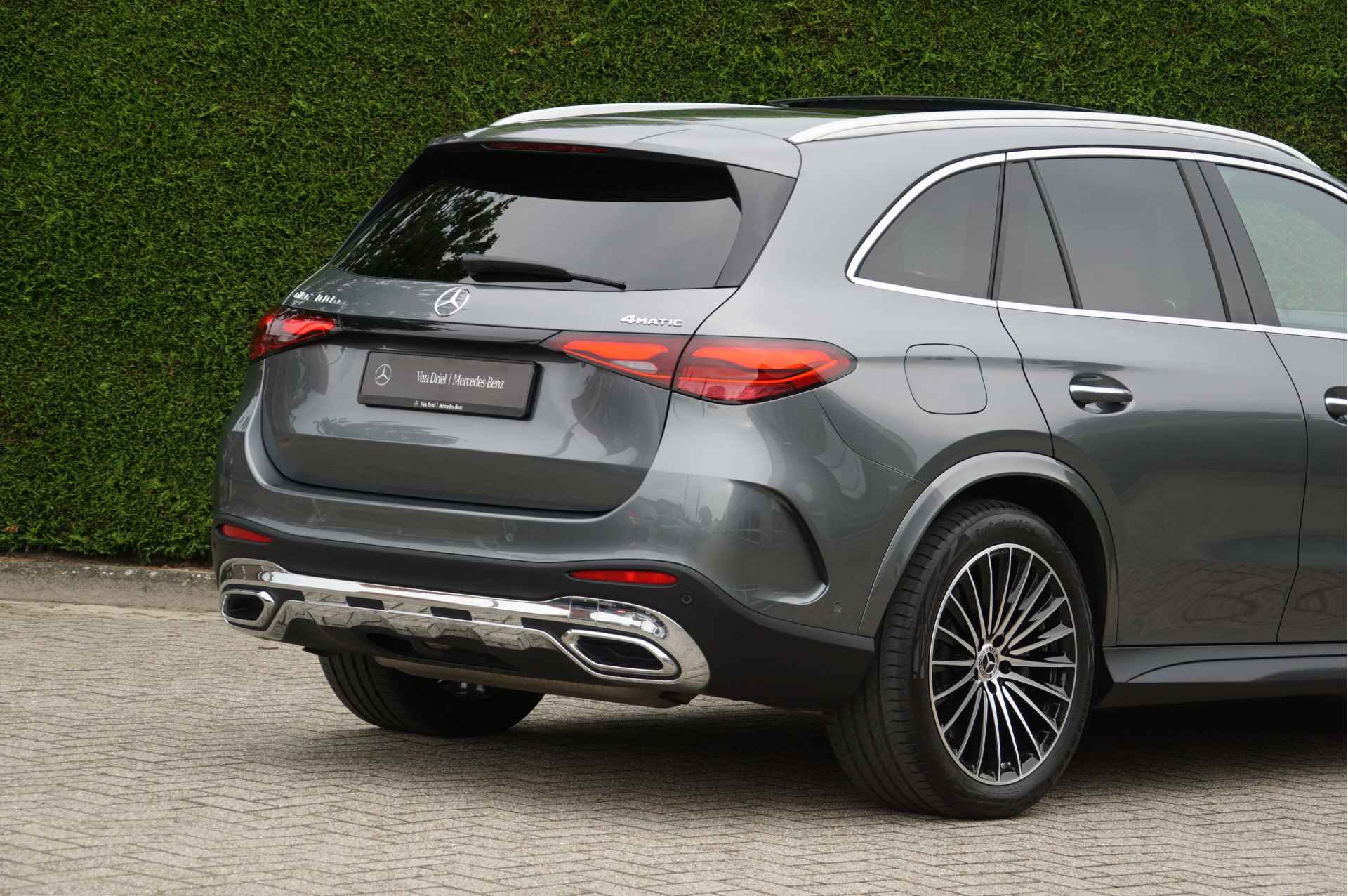 Mercedes-Benz GLC GLC 300 e 4M AMG Line | Achterasbesturing Luchtvering Burmester Trekhaak Rijassistentie - 43/50