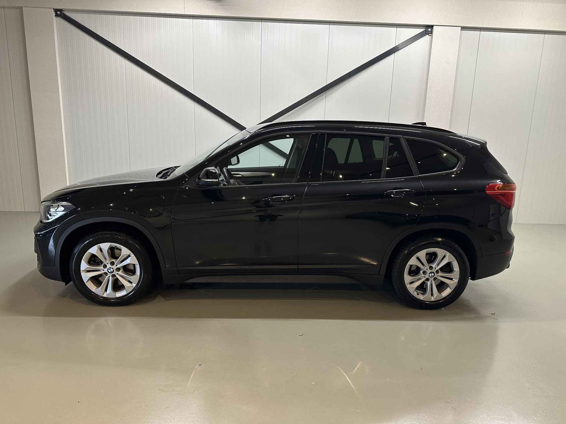 BMW X1 xDrive25e Executive HUD Sportstoel Keyless - 9/22