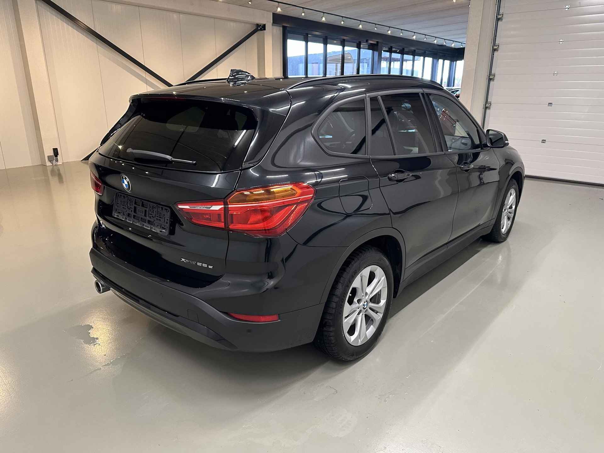 BMW X1 xDrive25e Executive HUD Sportstoel Keyless - 11/22