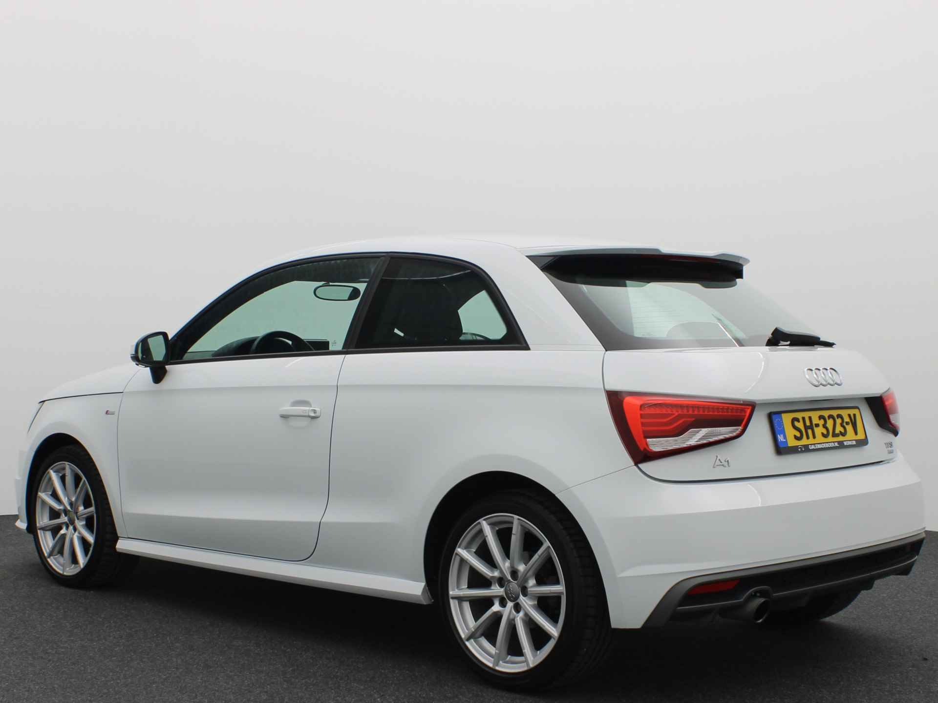 Audi A1 1.0 TFSI Advance Sport S-LINE / AUTOMAAT / XENON / NAVI / AIRCO / BLUETOOTH / CRUISE / NL-AUTO - 4/52